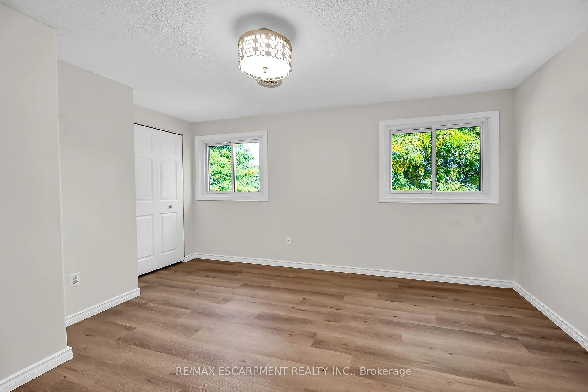 494 Kortright Road W