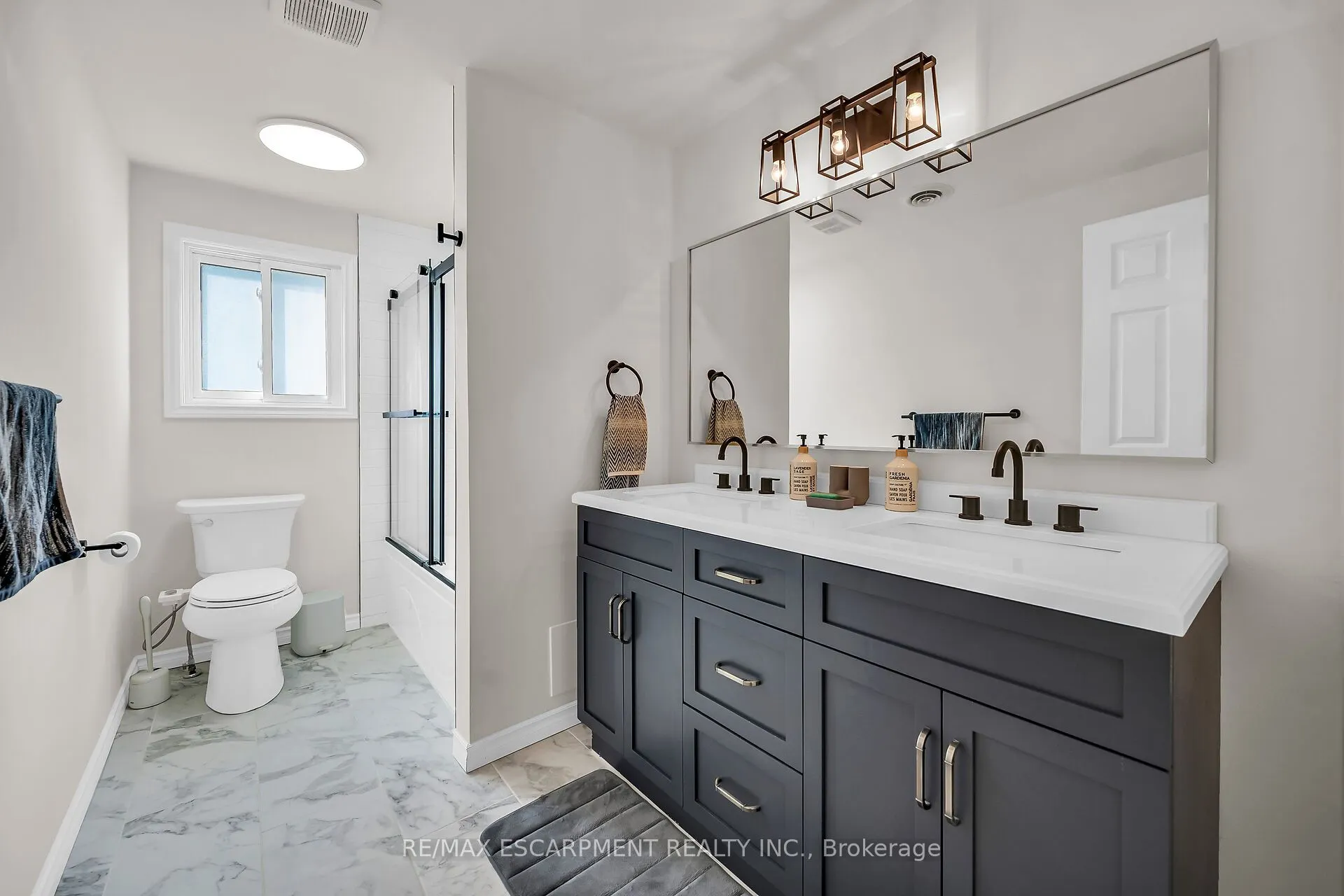 494 Kortright Road W