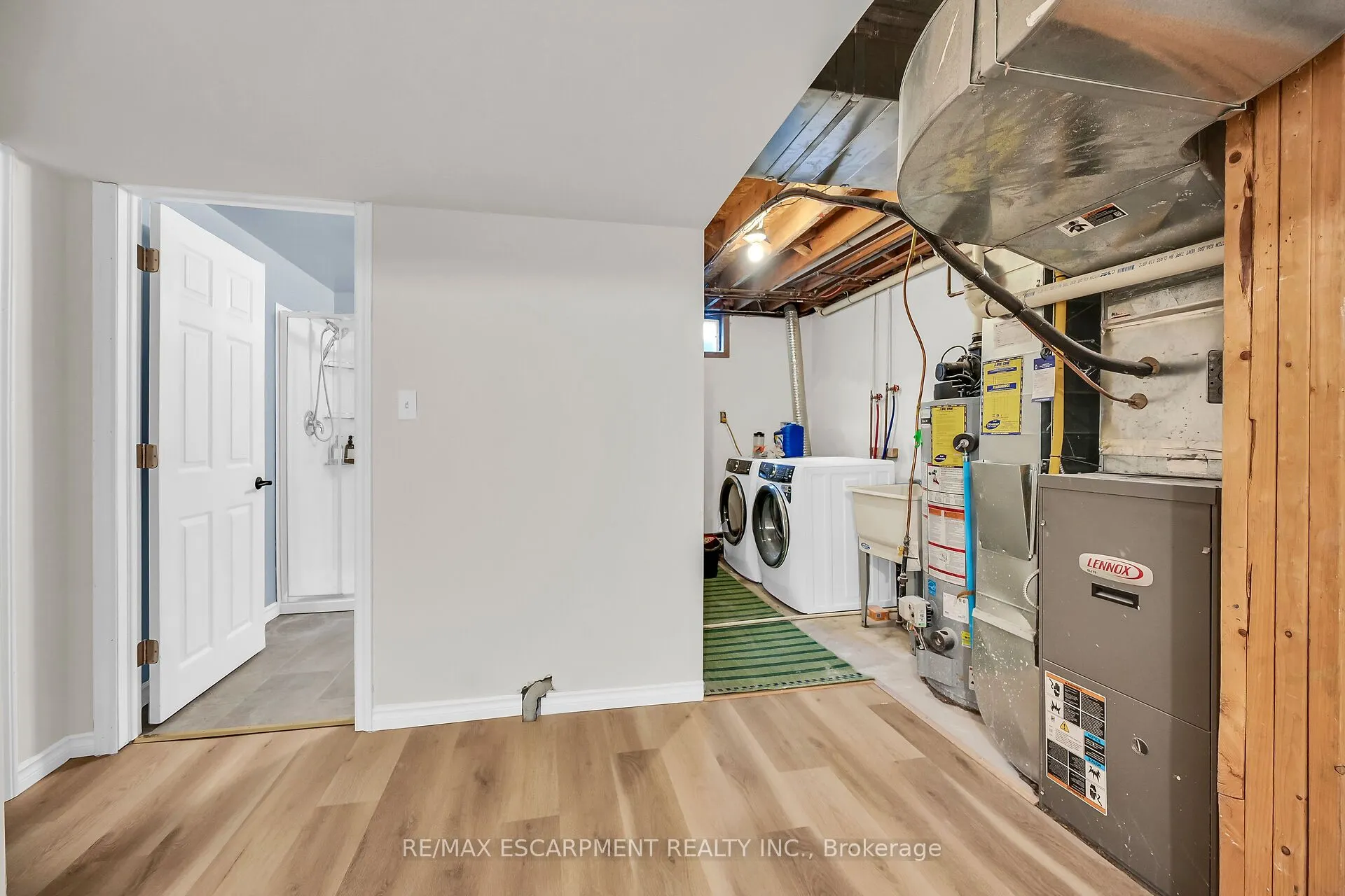 494 Kortright Road W