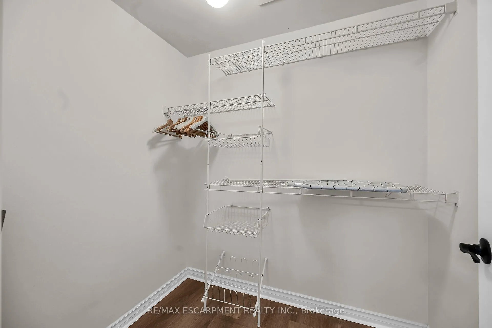 494 Kortright Road W