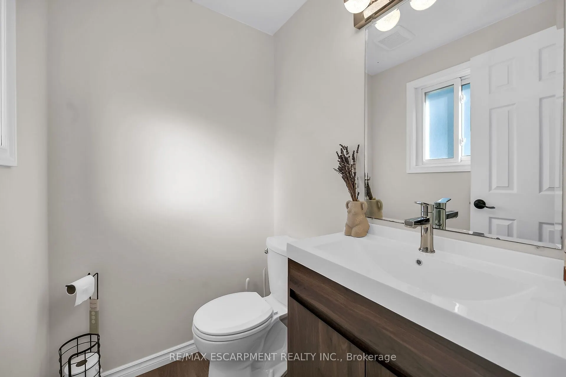 494 Kortright Road W