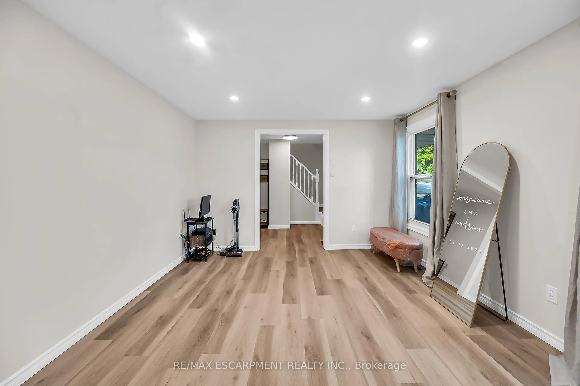 494 Kortright Road W
