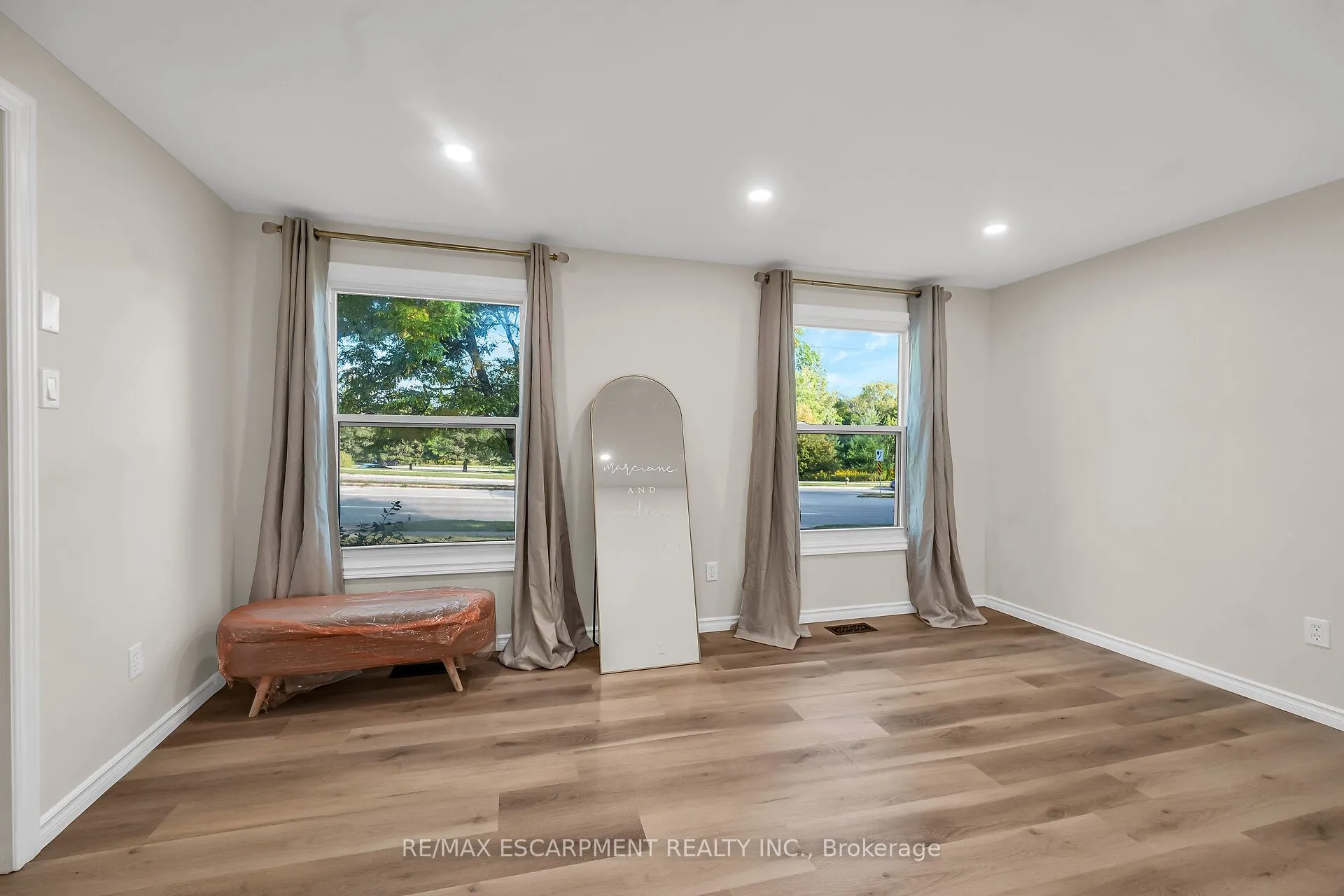 494 Kortright Road W