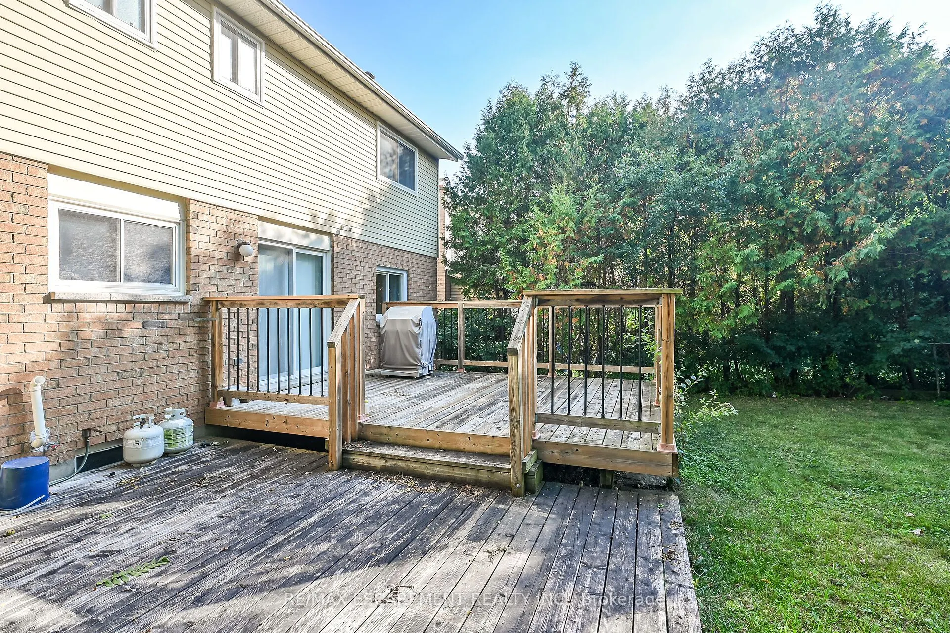 494 Kortright Road W