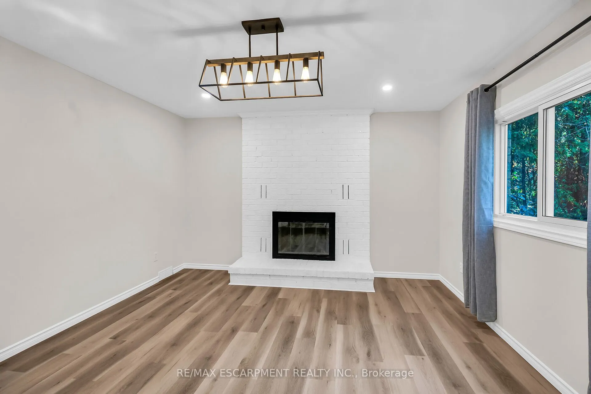 494 Kortright Road W