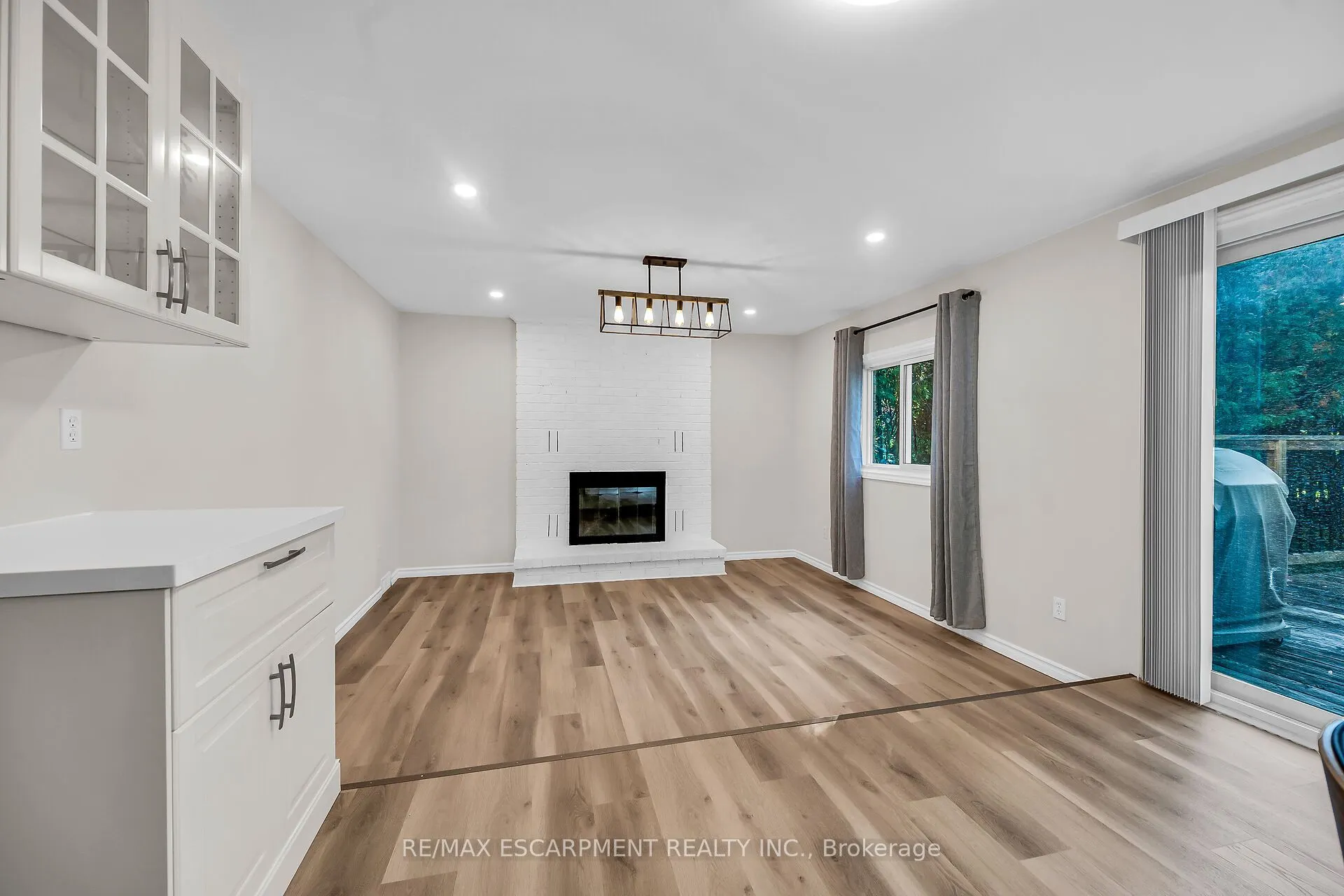 494 Kortright Road W