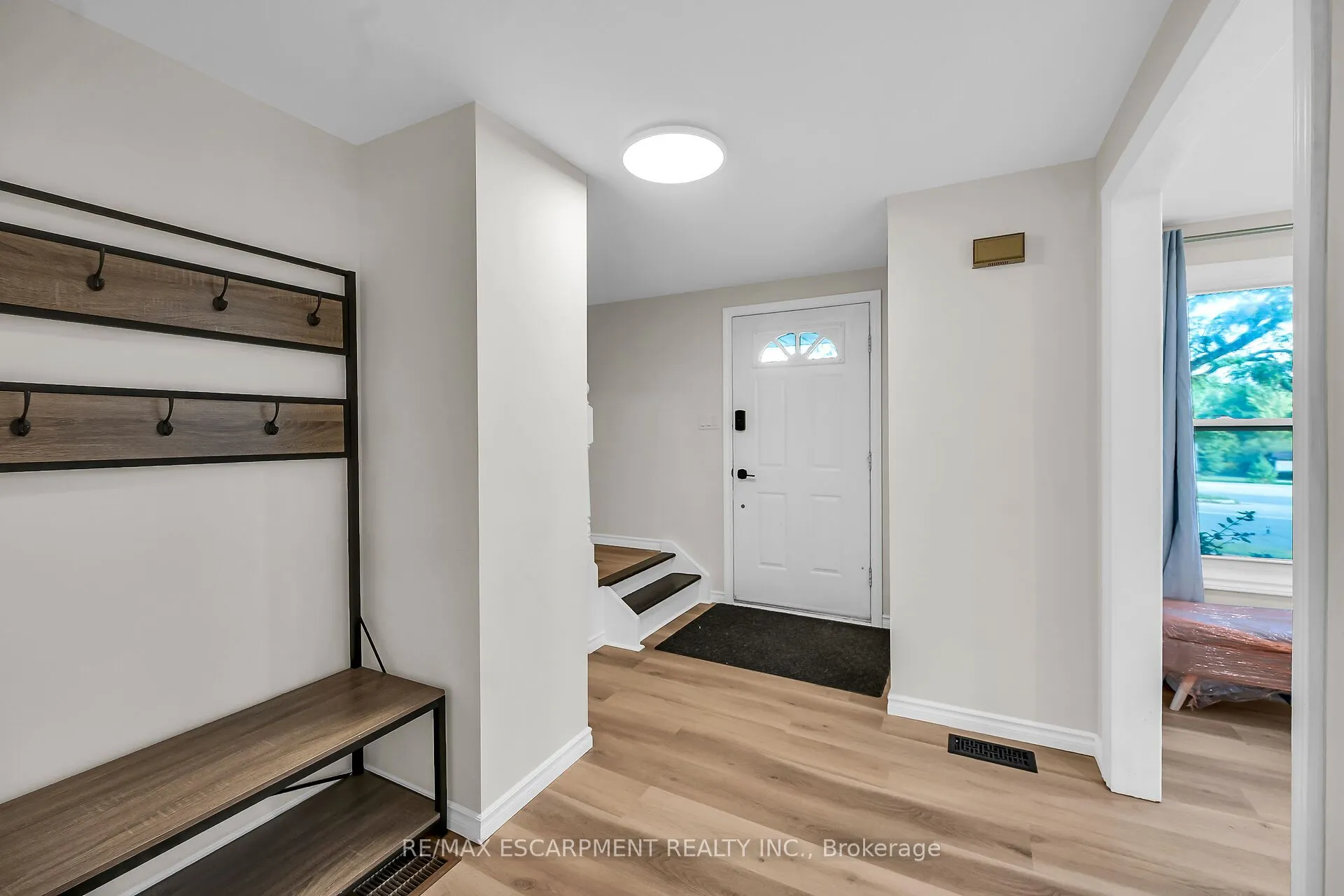 494 Kortright Road W