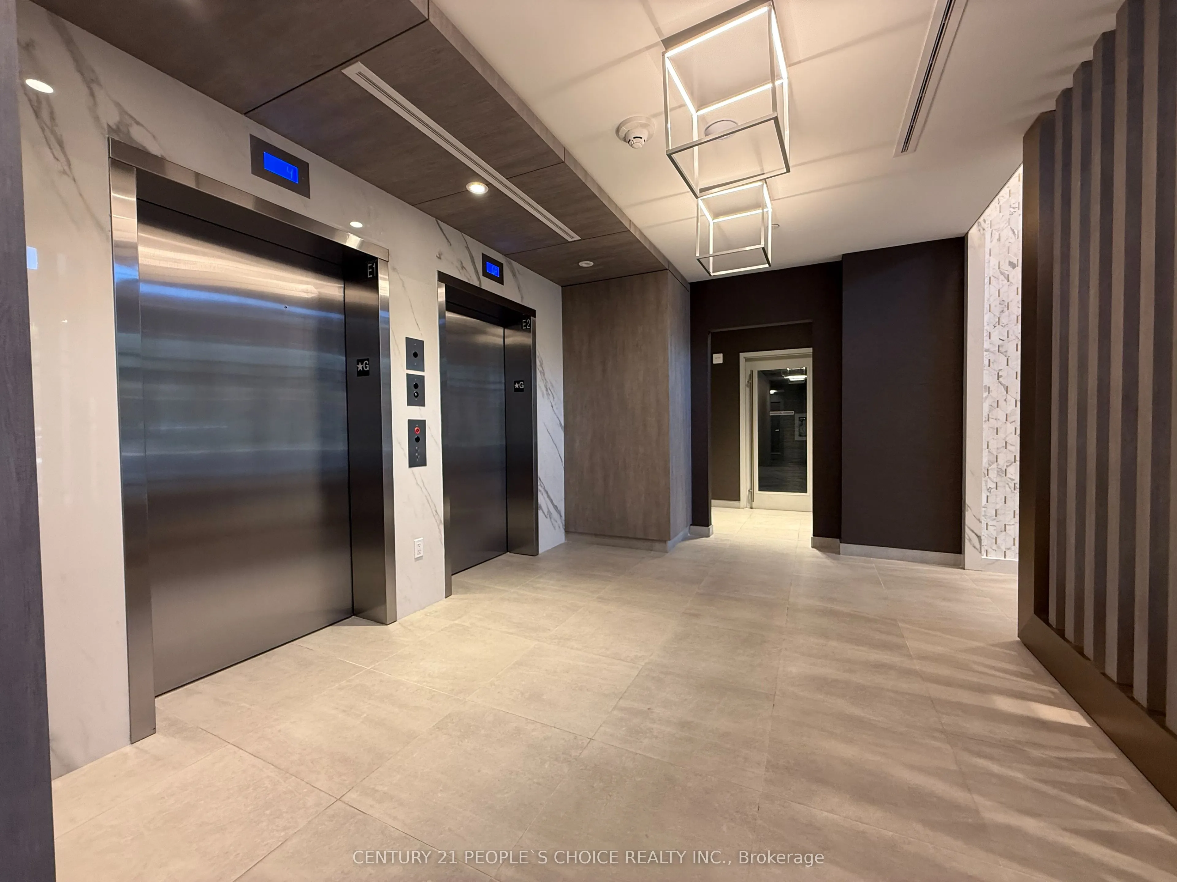 415 Main Street W, #302
