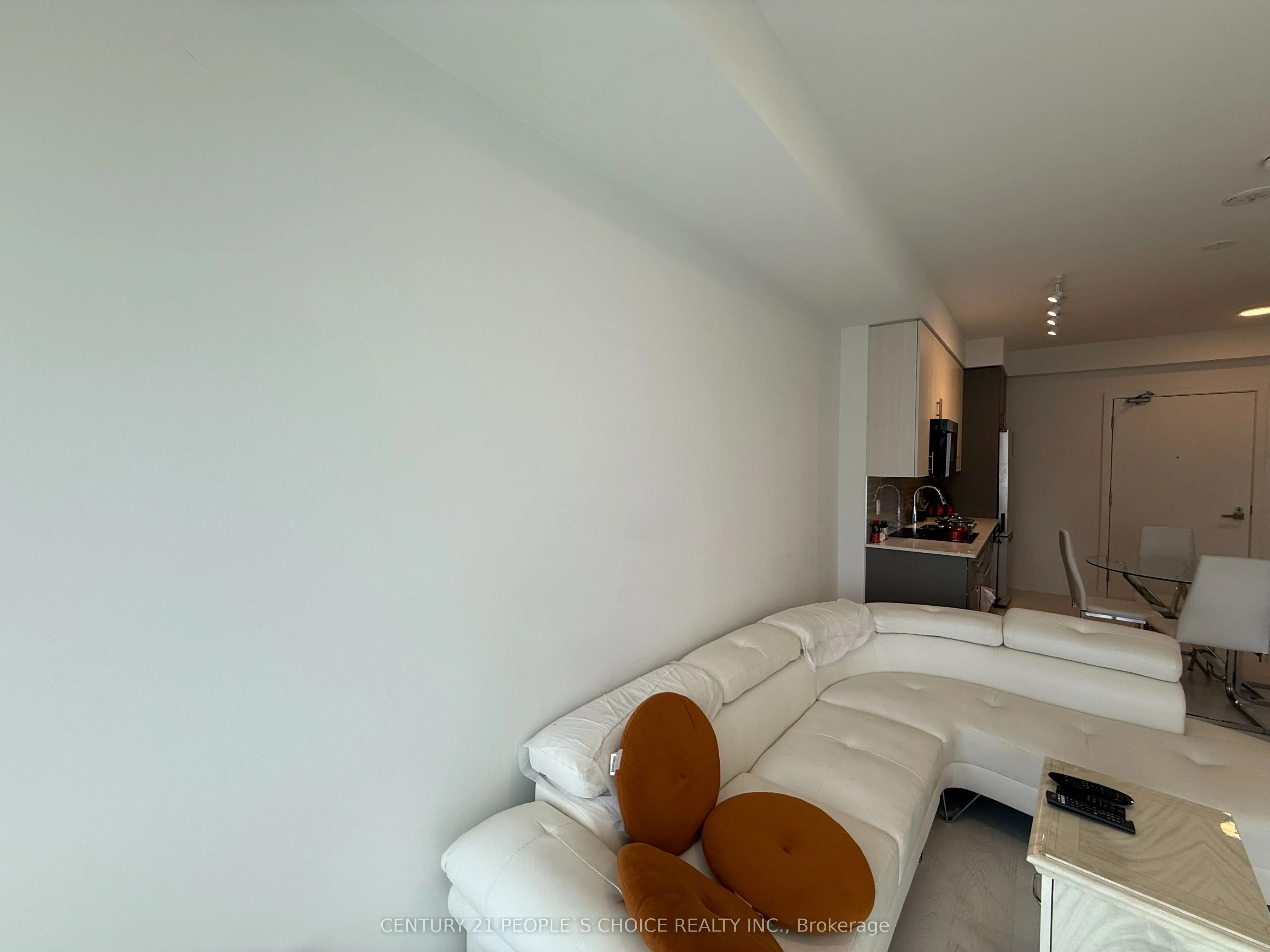 415 Main Street W #302