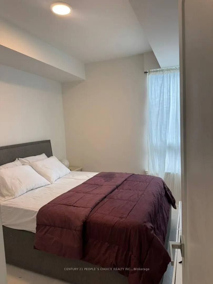 415 Main Street W, #302
