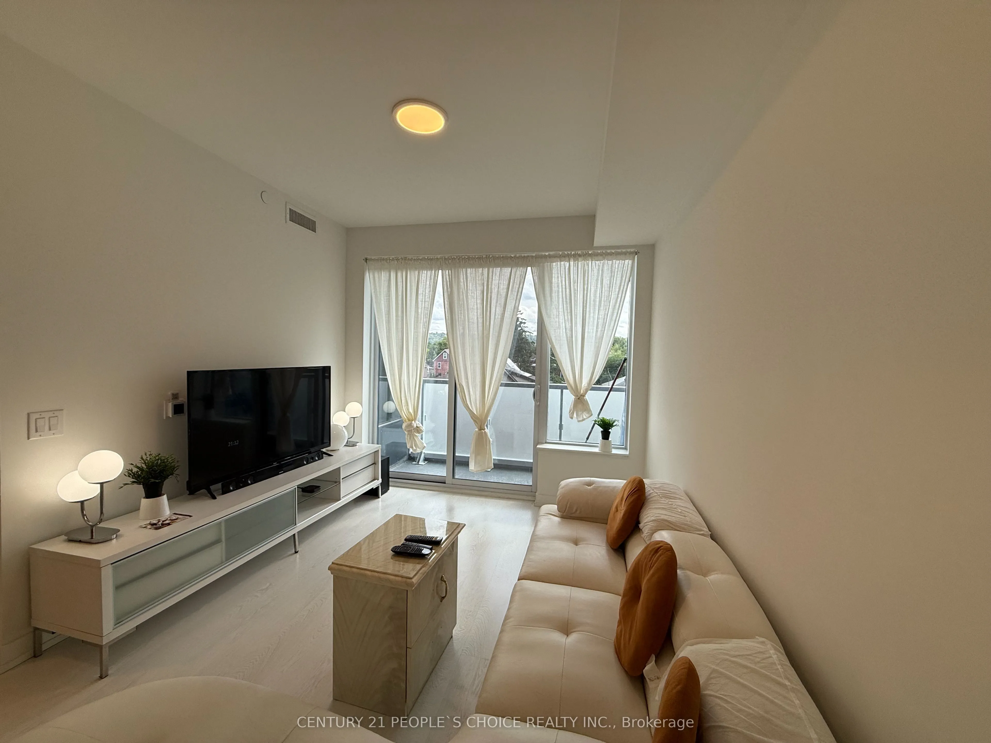 415 Main Street W, #302