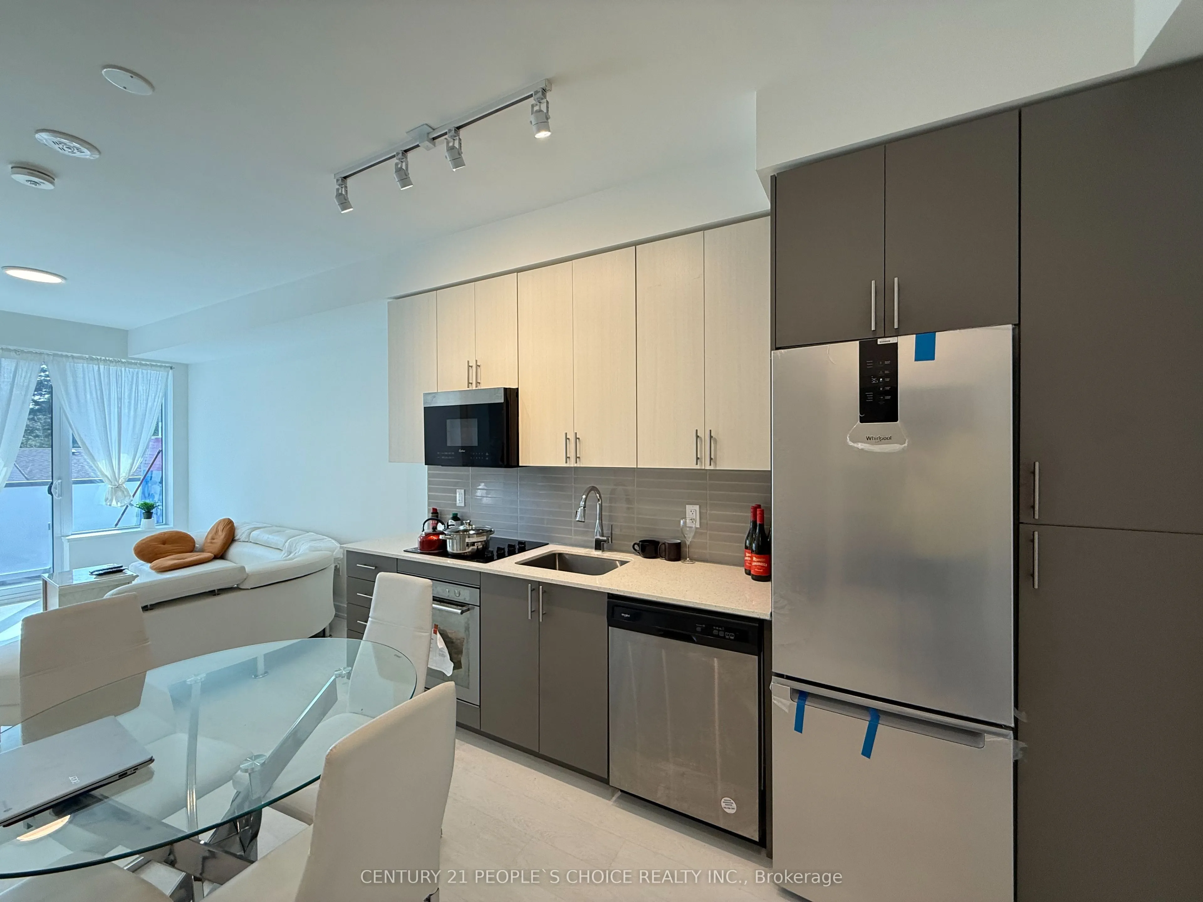415 Main Street W, #302