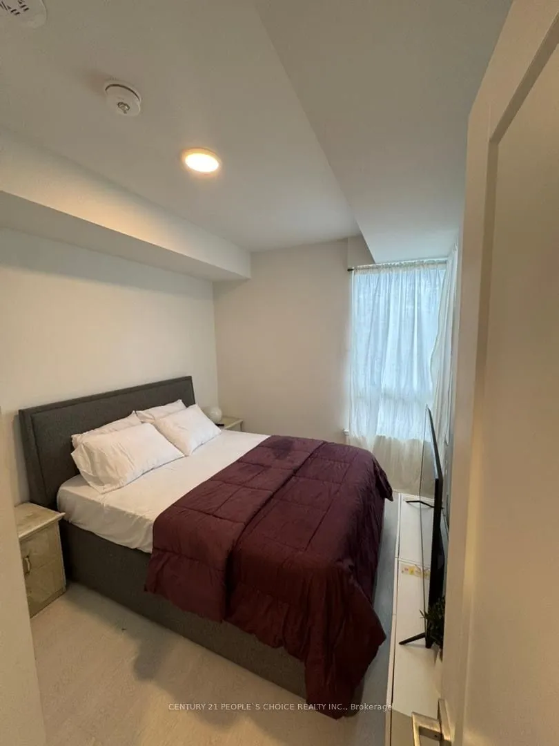 415 Main Street W, #302