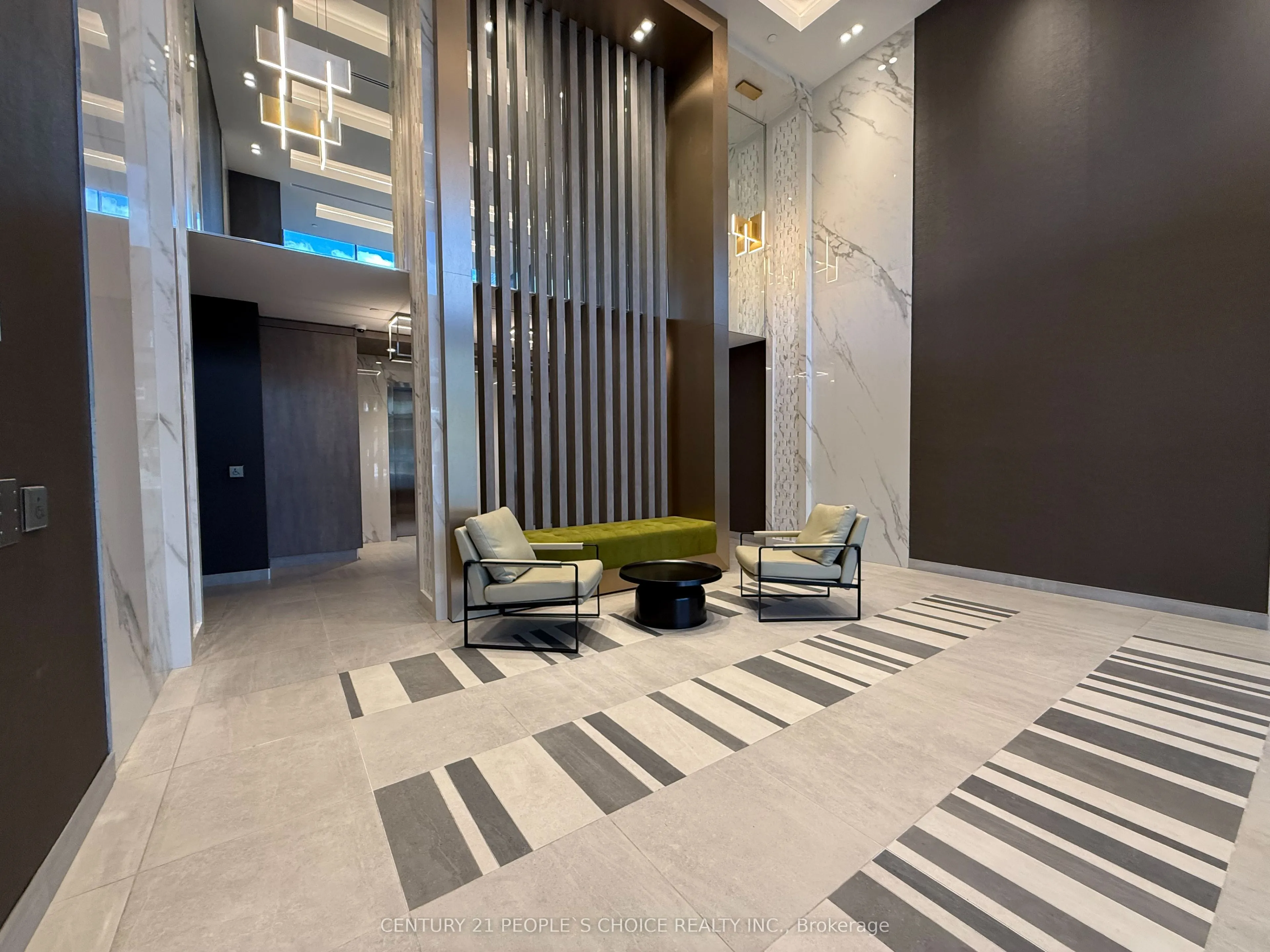 415 Main Street W, #302