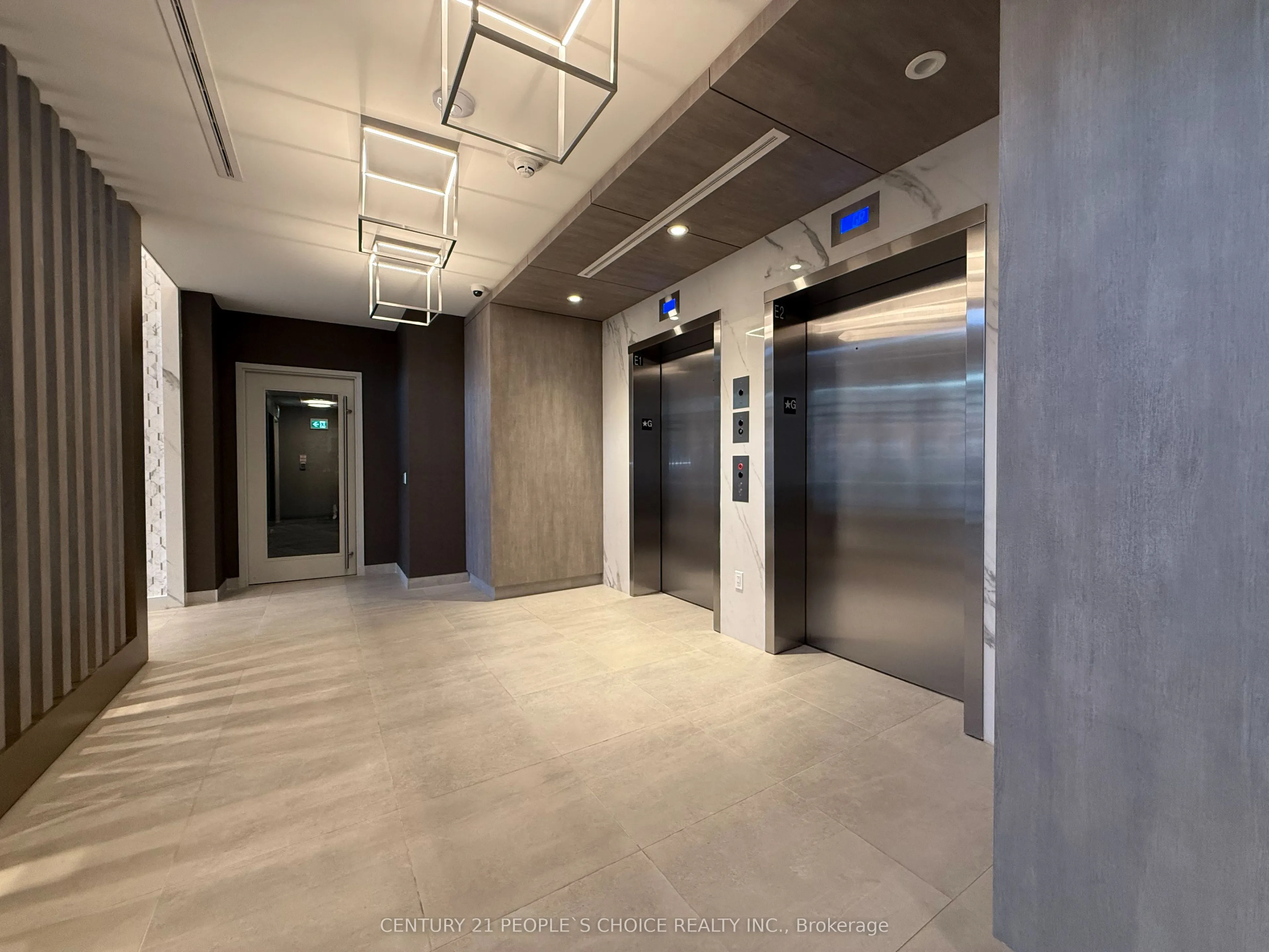415 Main Street W, #302