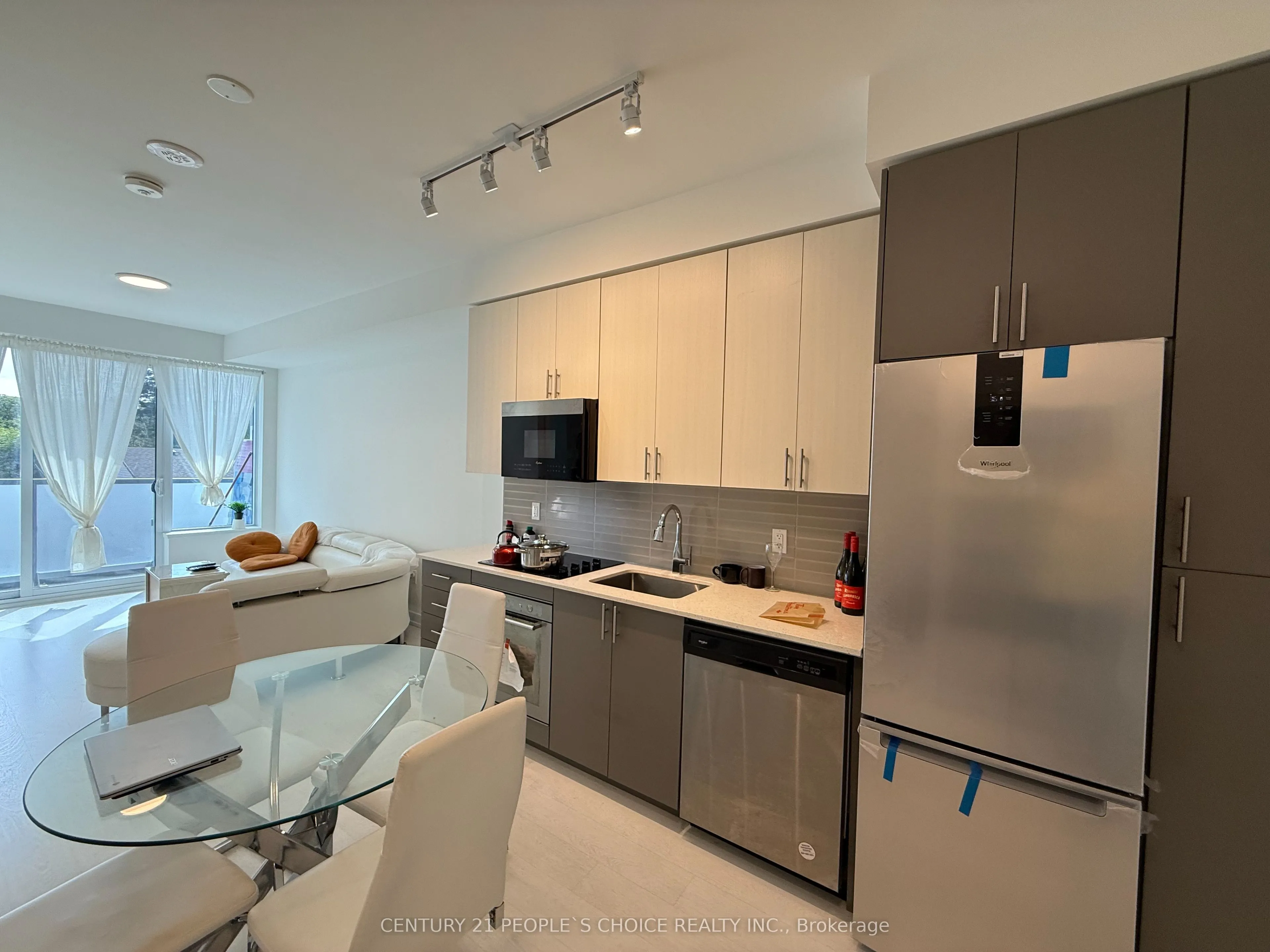 415 Main Street W, #302