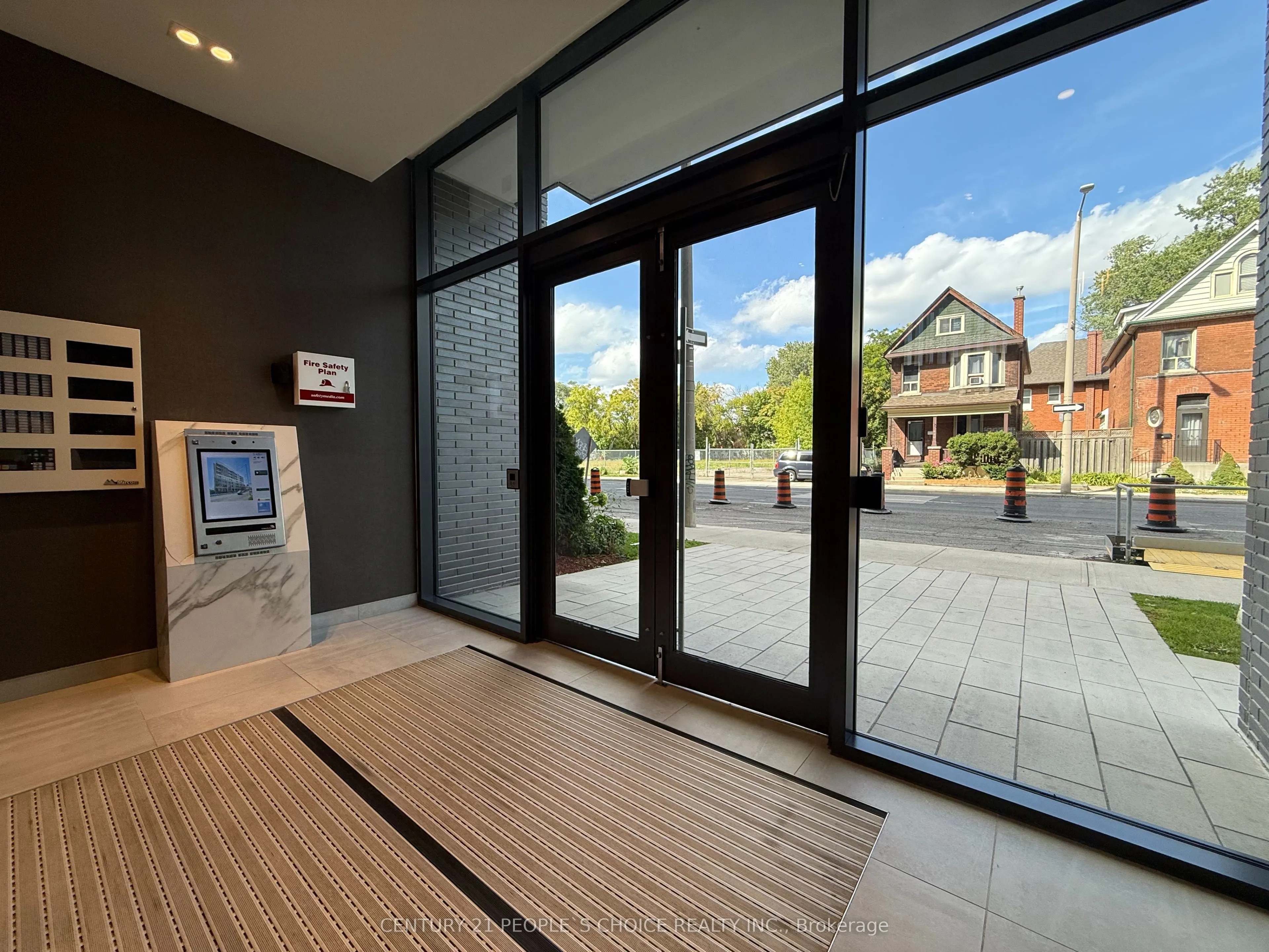415 Main Street W, #302