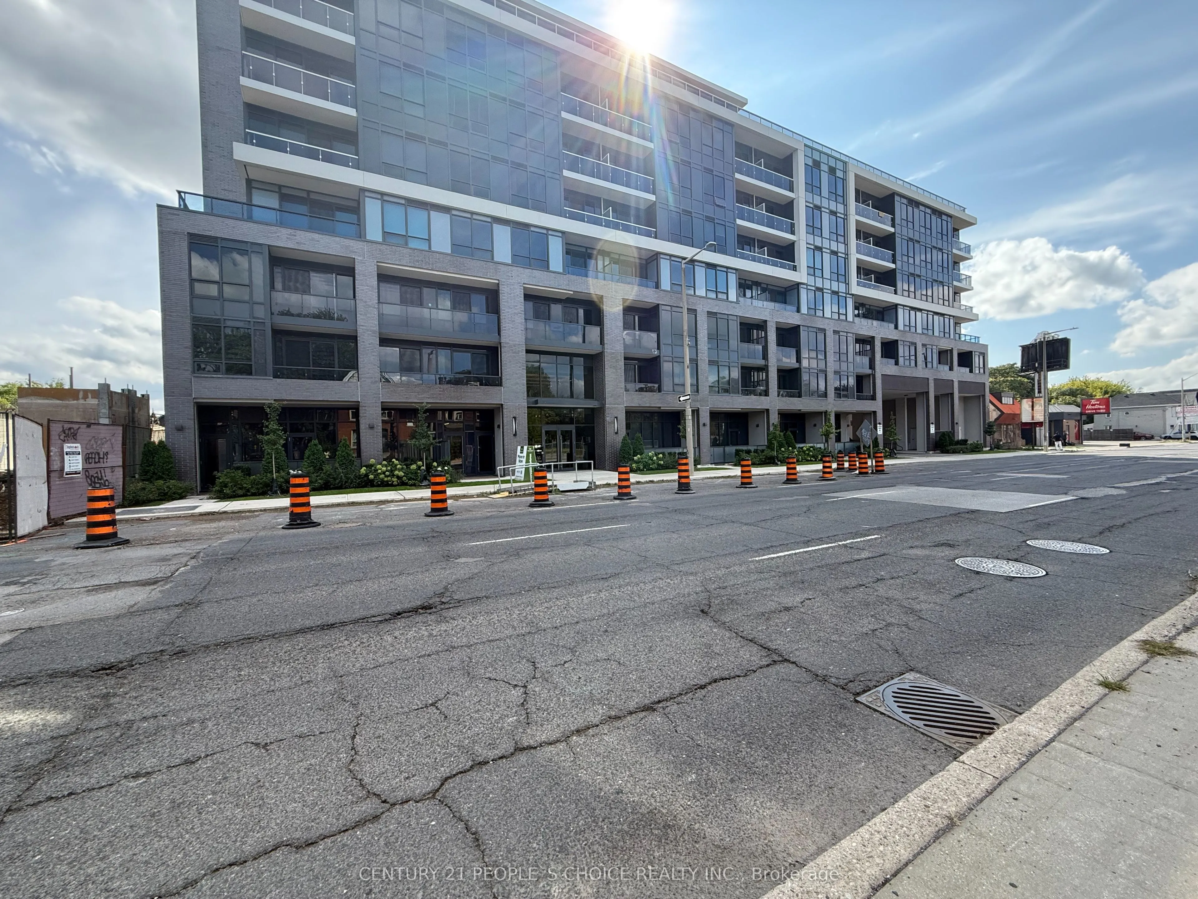 415 Main Street W, #302