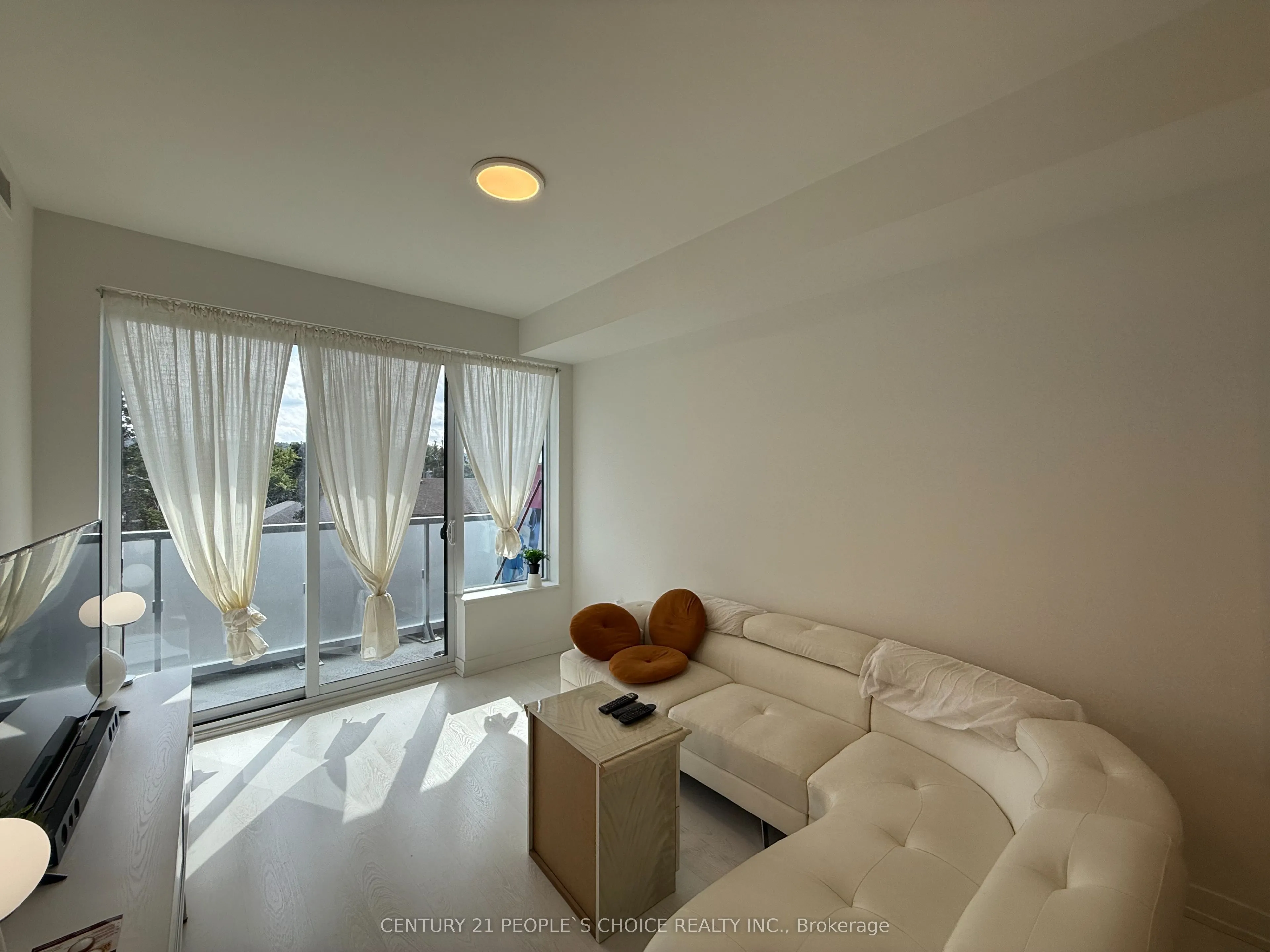 415 Main Street W, #302