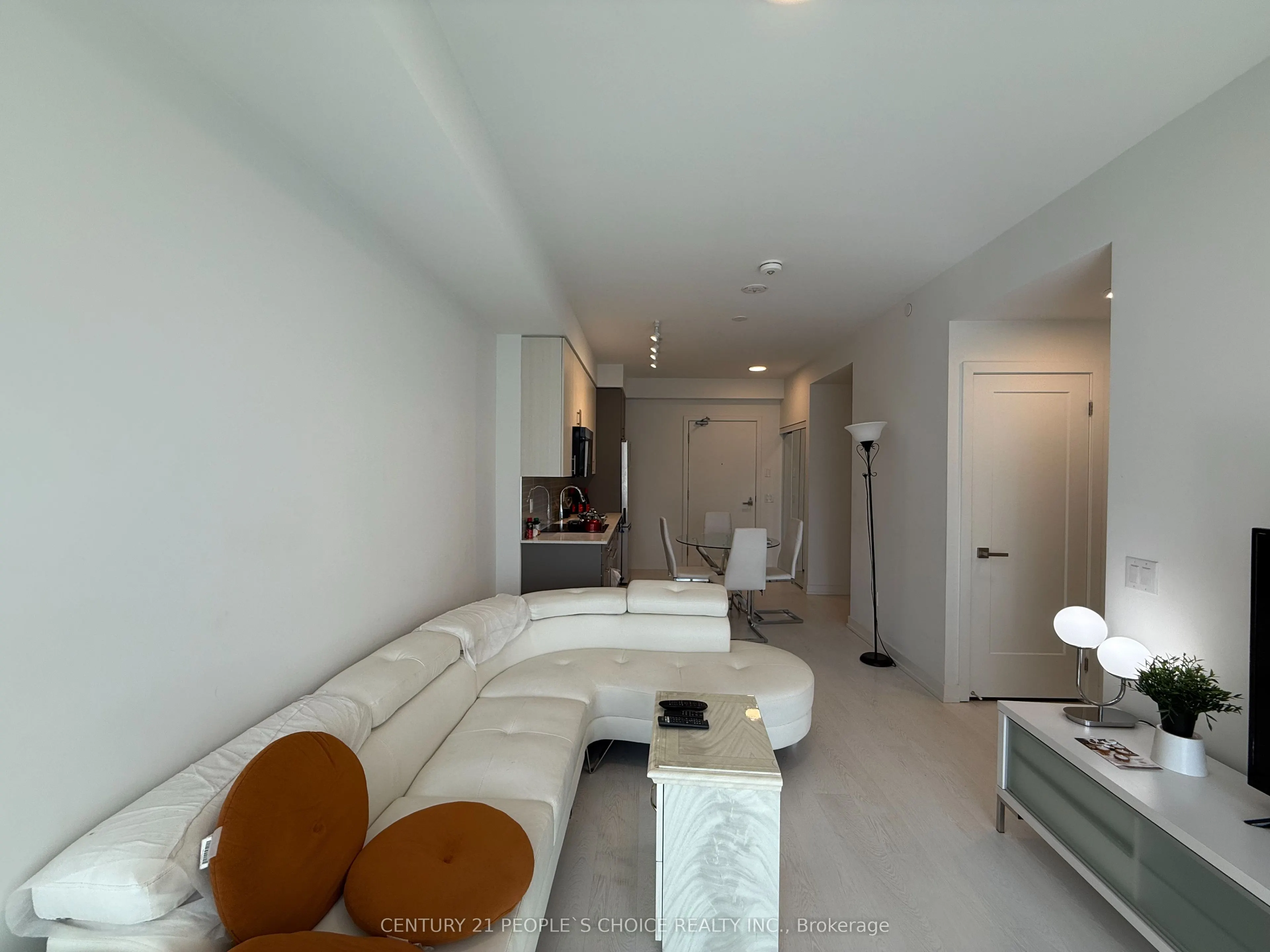 415 Main Street W, #302
