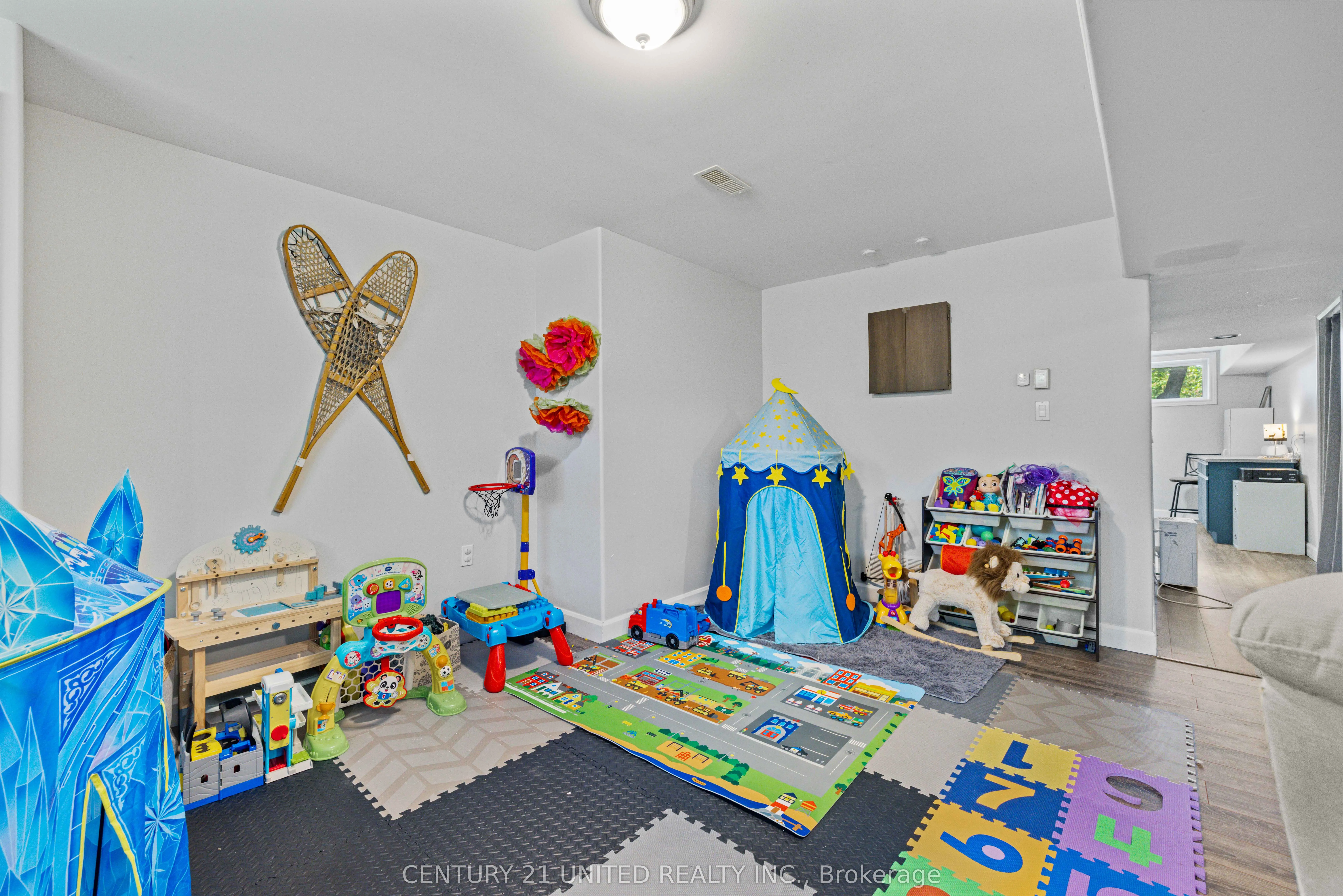 2096 Deer Bay Road