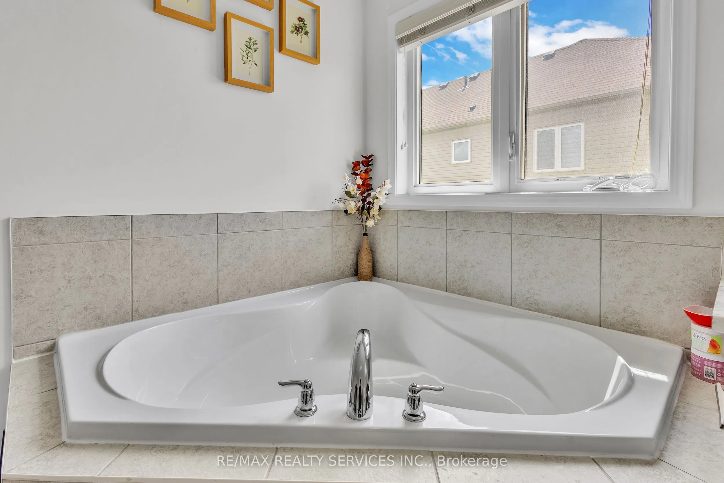 163 Munro Circle