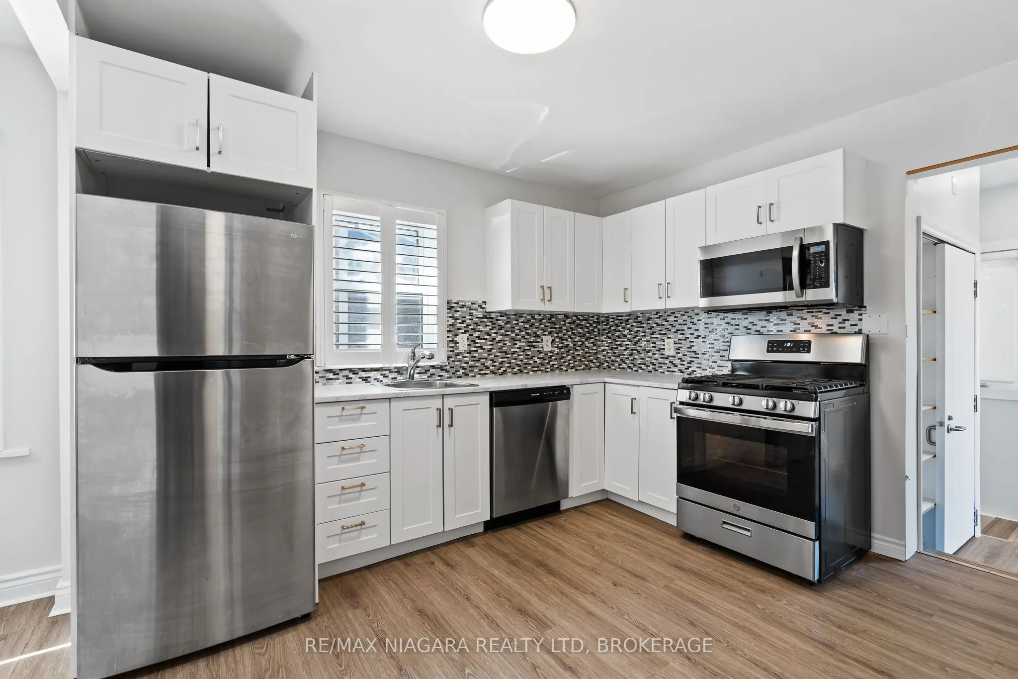 28 FIELDEN Avenue