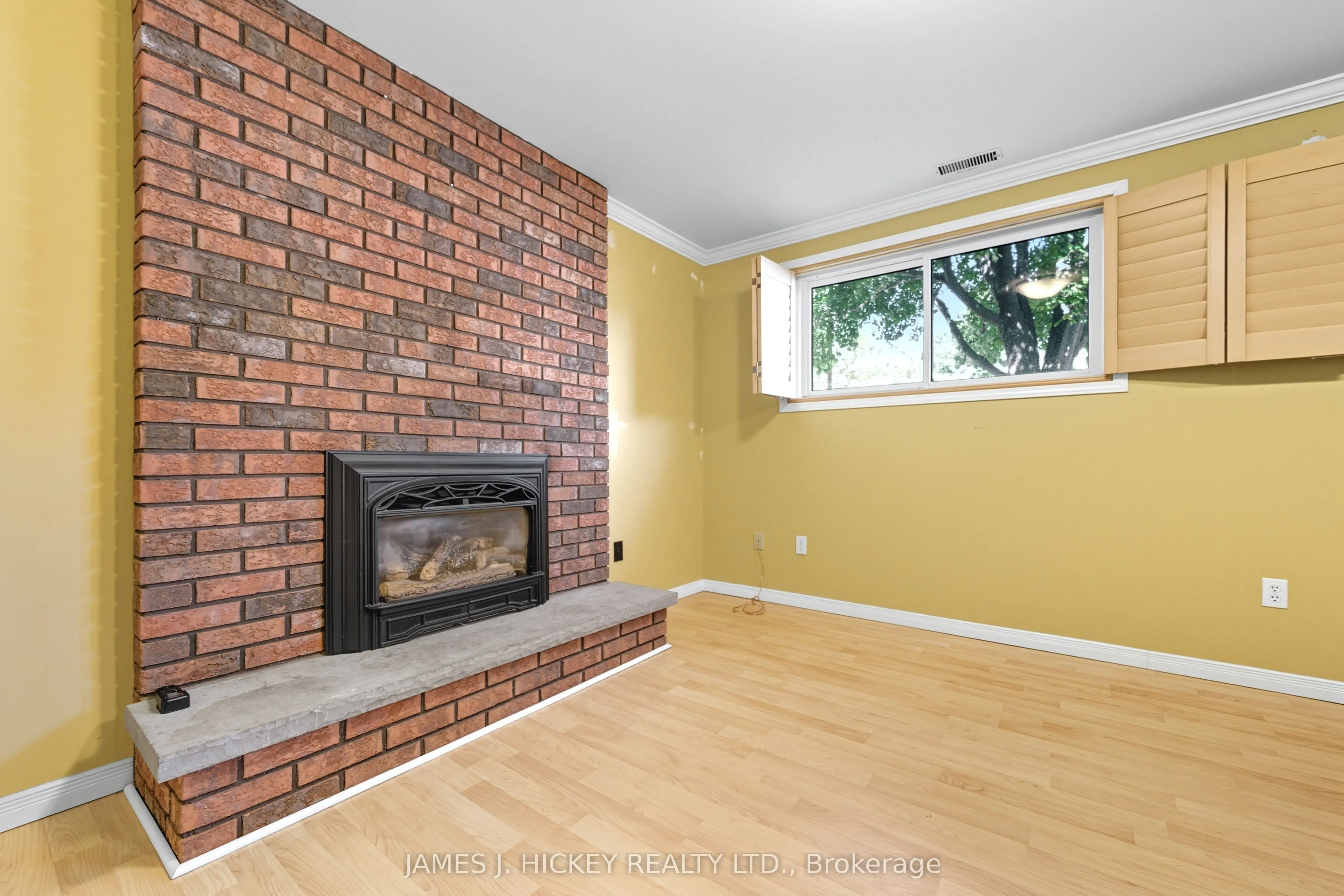 119 FRONTENAC Crescent