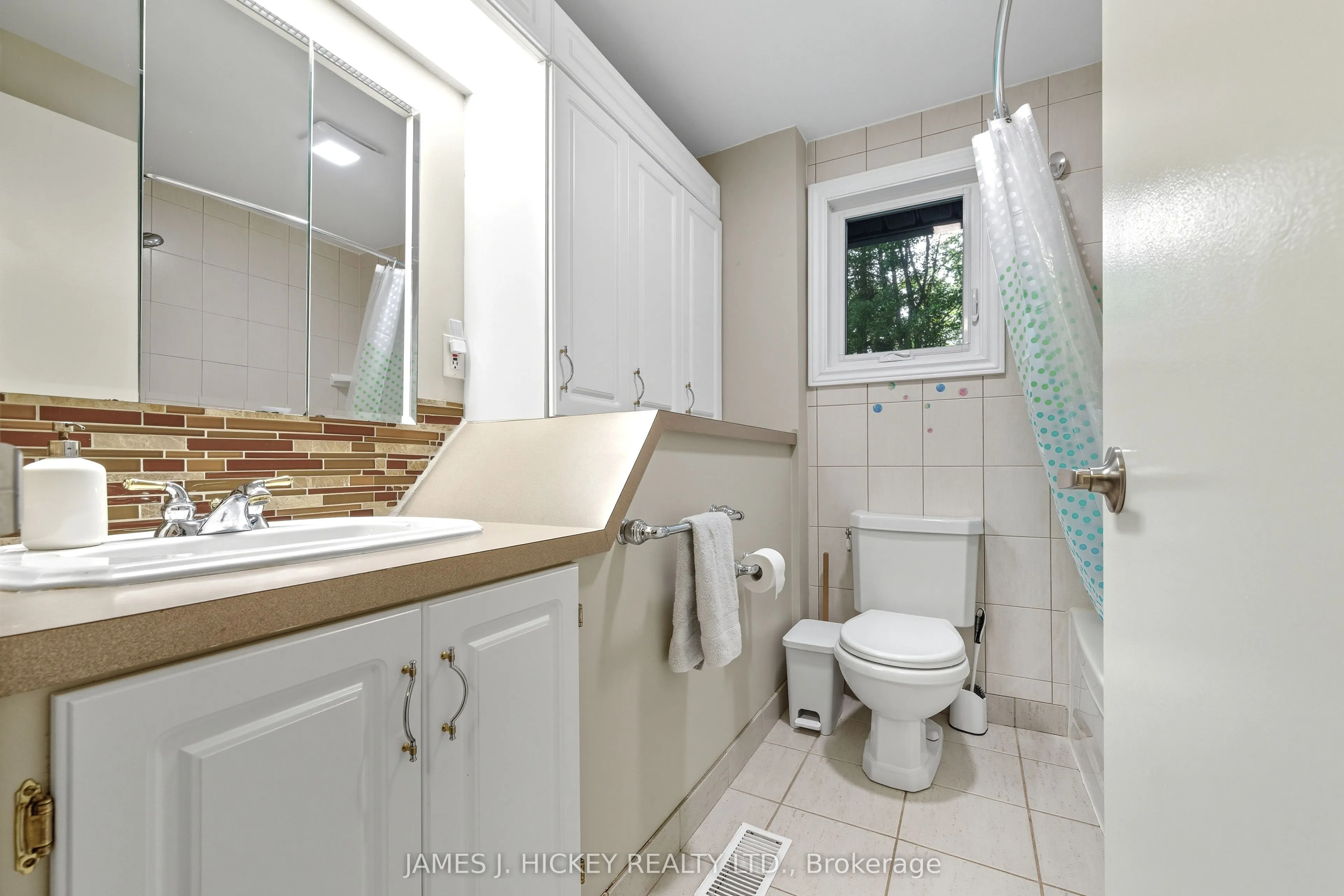 119 FRONTENAC Crescent