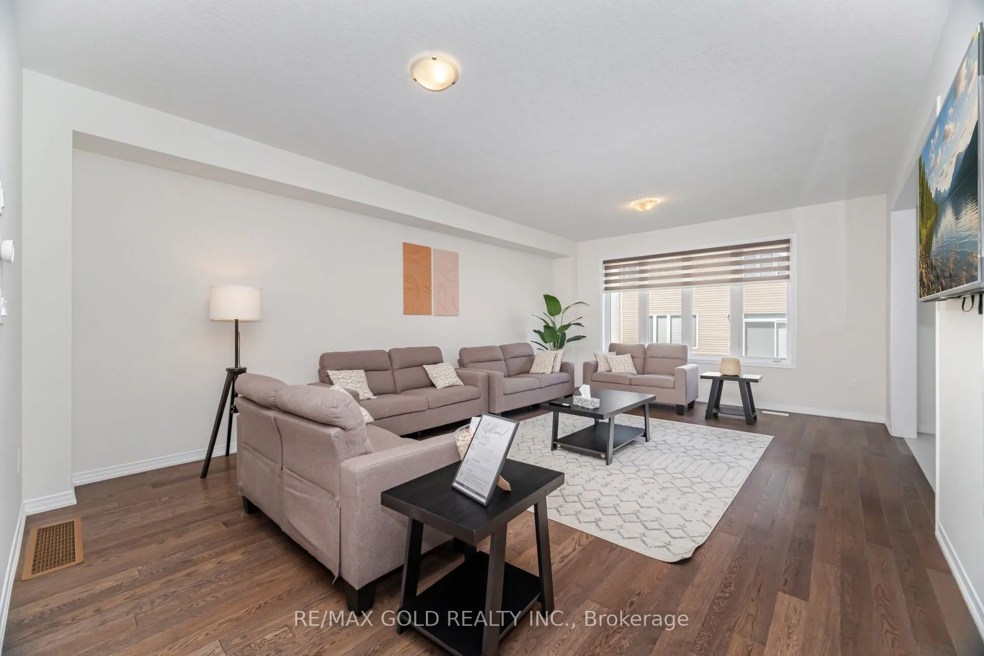 3 Sara Drive