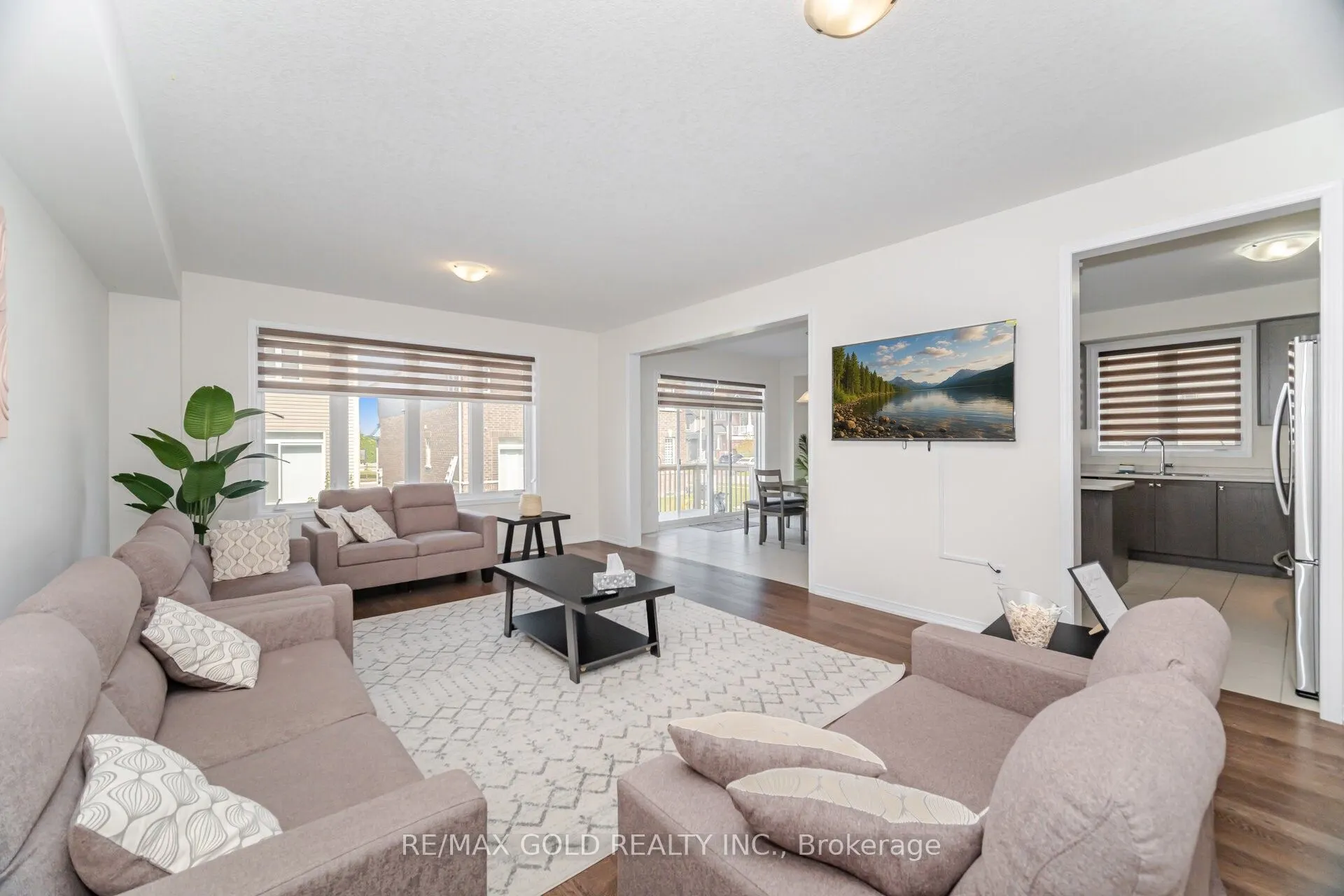 3 Sara Drive