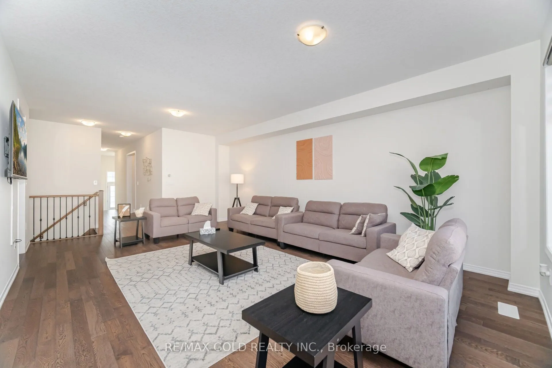 3 Sara Drive