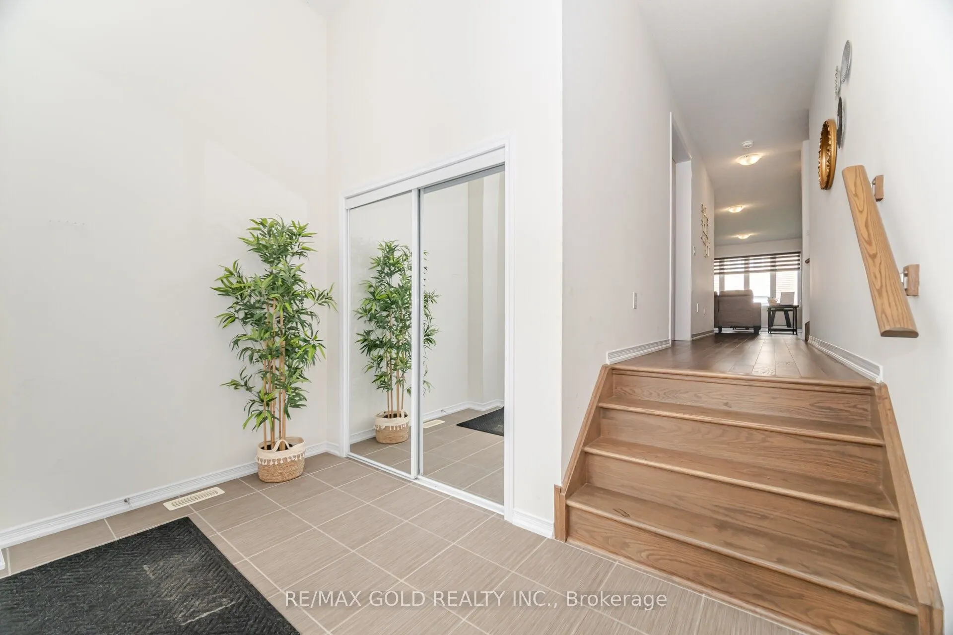 3 Sara Drive