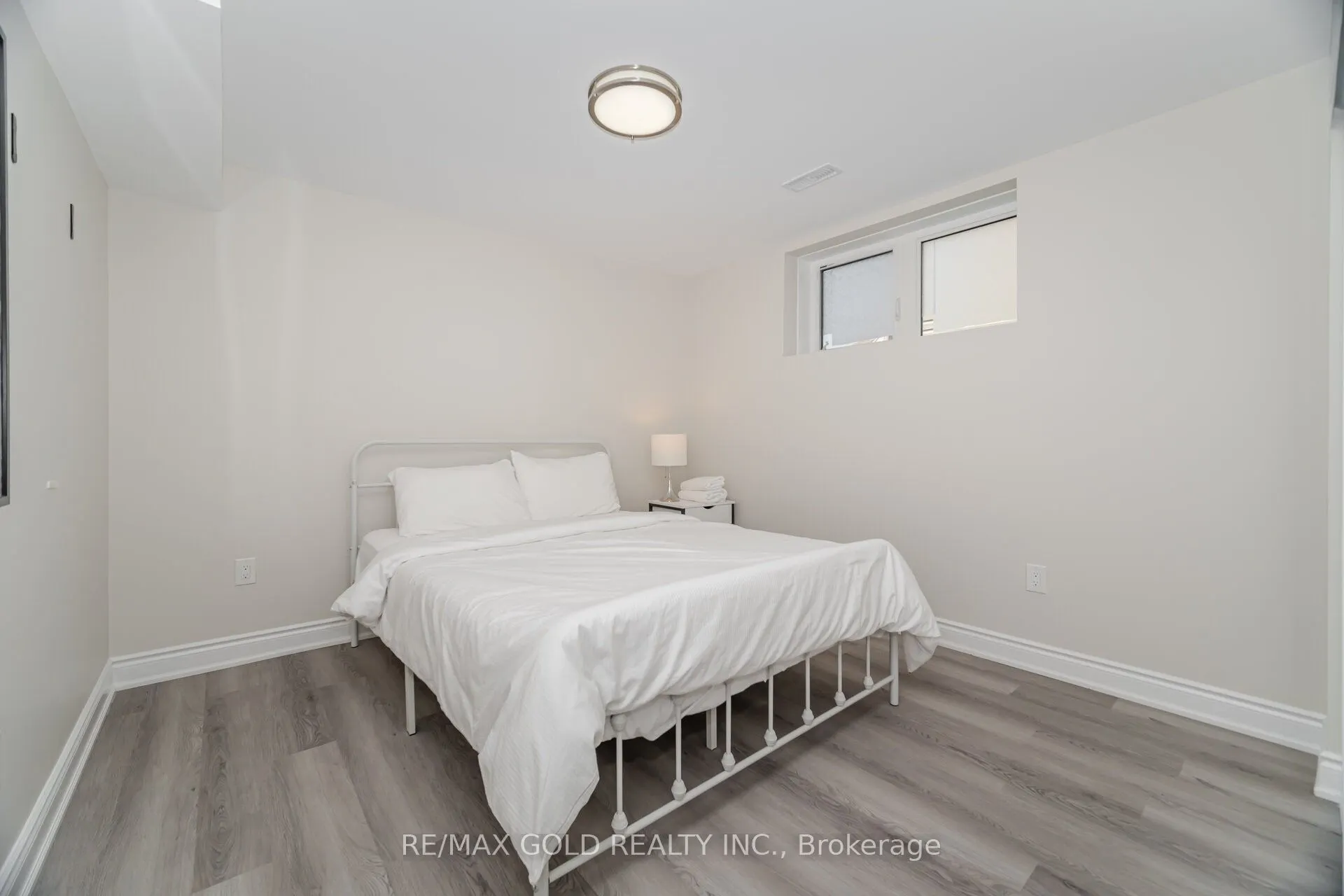 3 Sara Drive