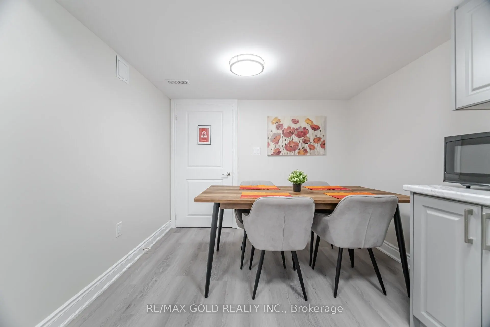 3 Sara Drive
