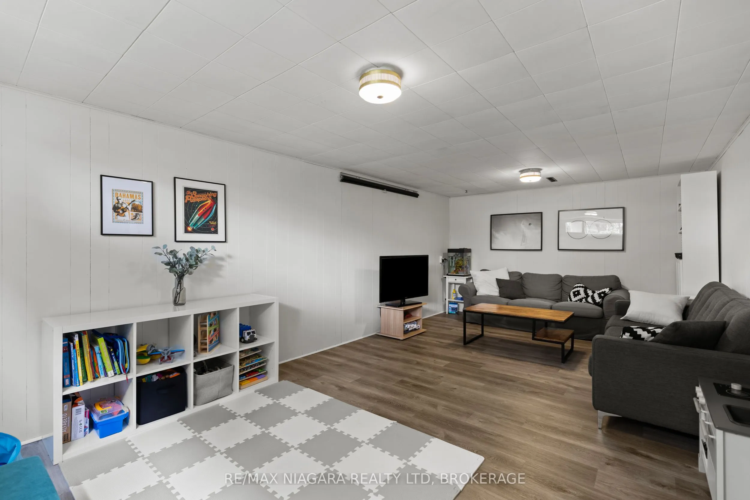 471 East 42nd Street
