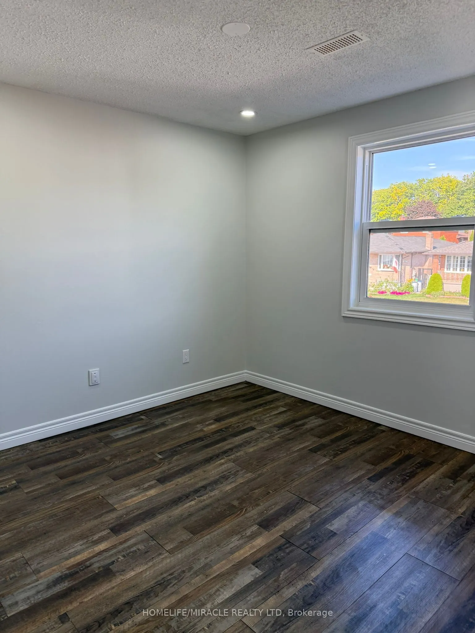 128 Stonyburn Crescent