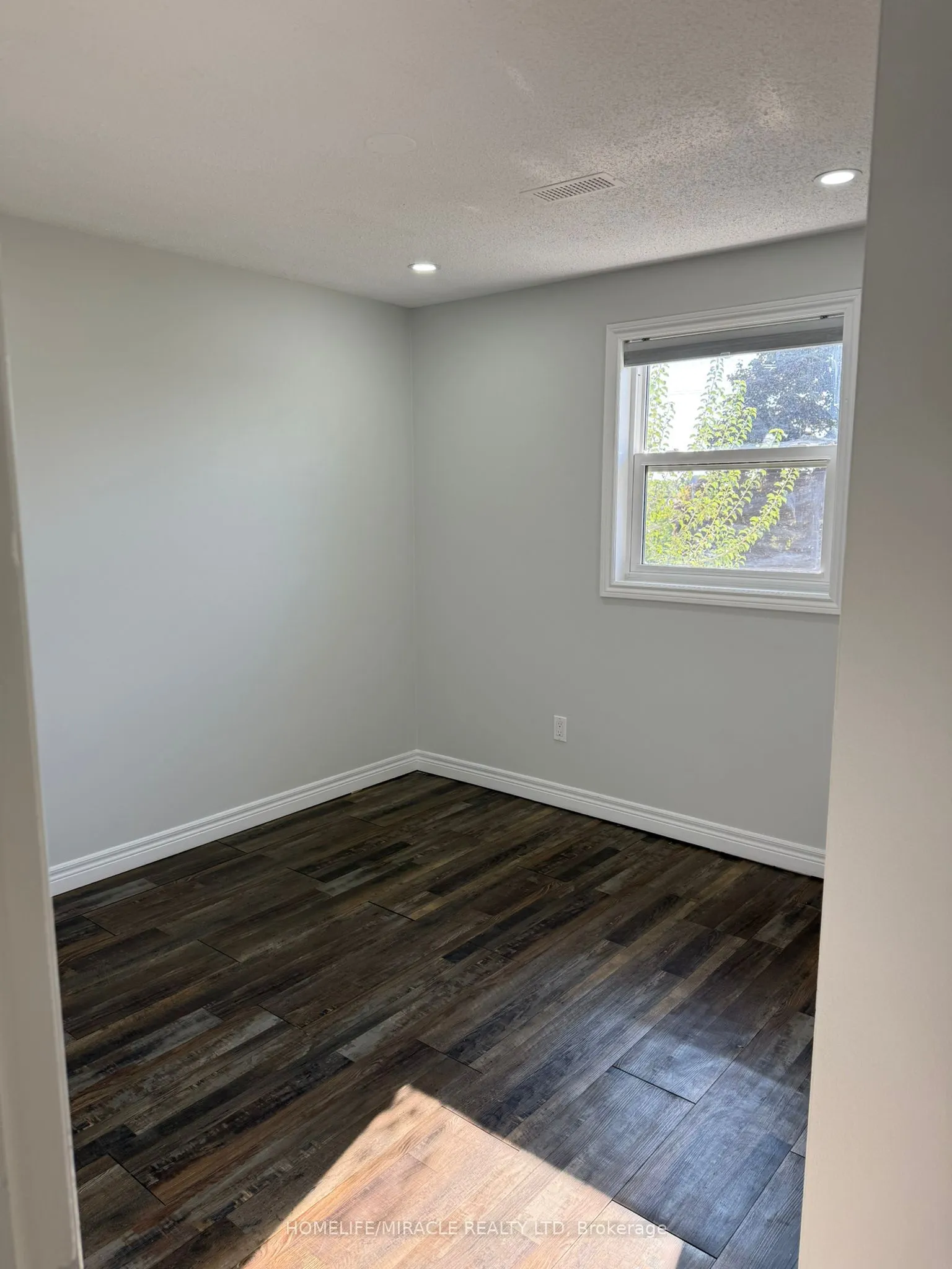 128 Stonyburn Crescent