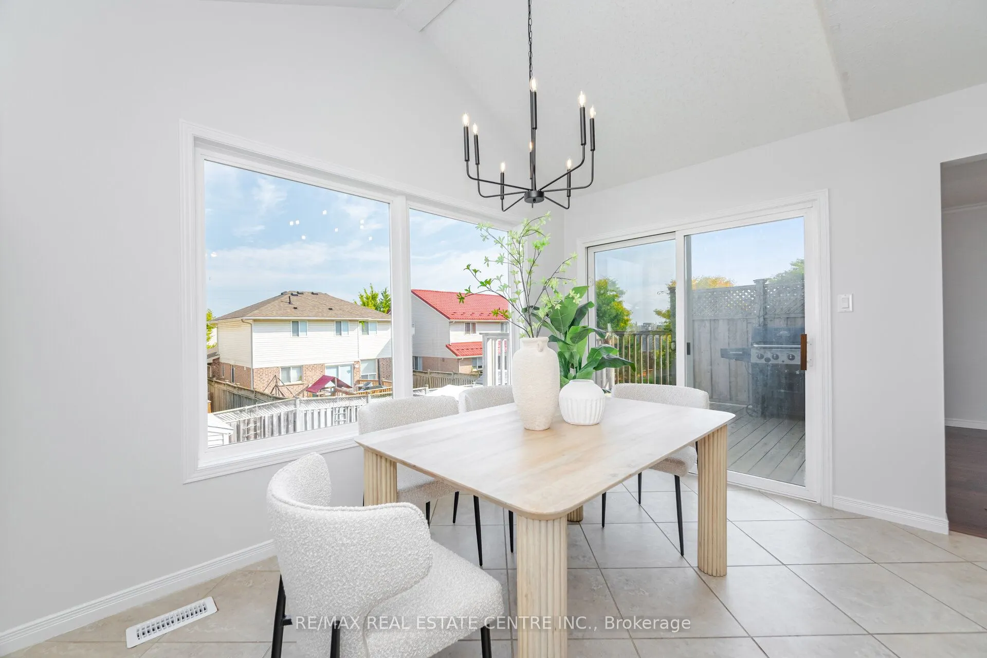 127 Silurian Drive