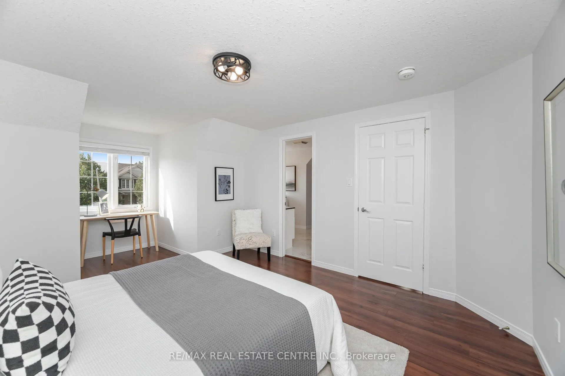 127 Silurian Drive