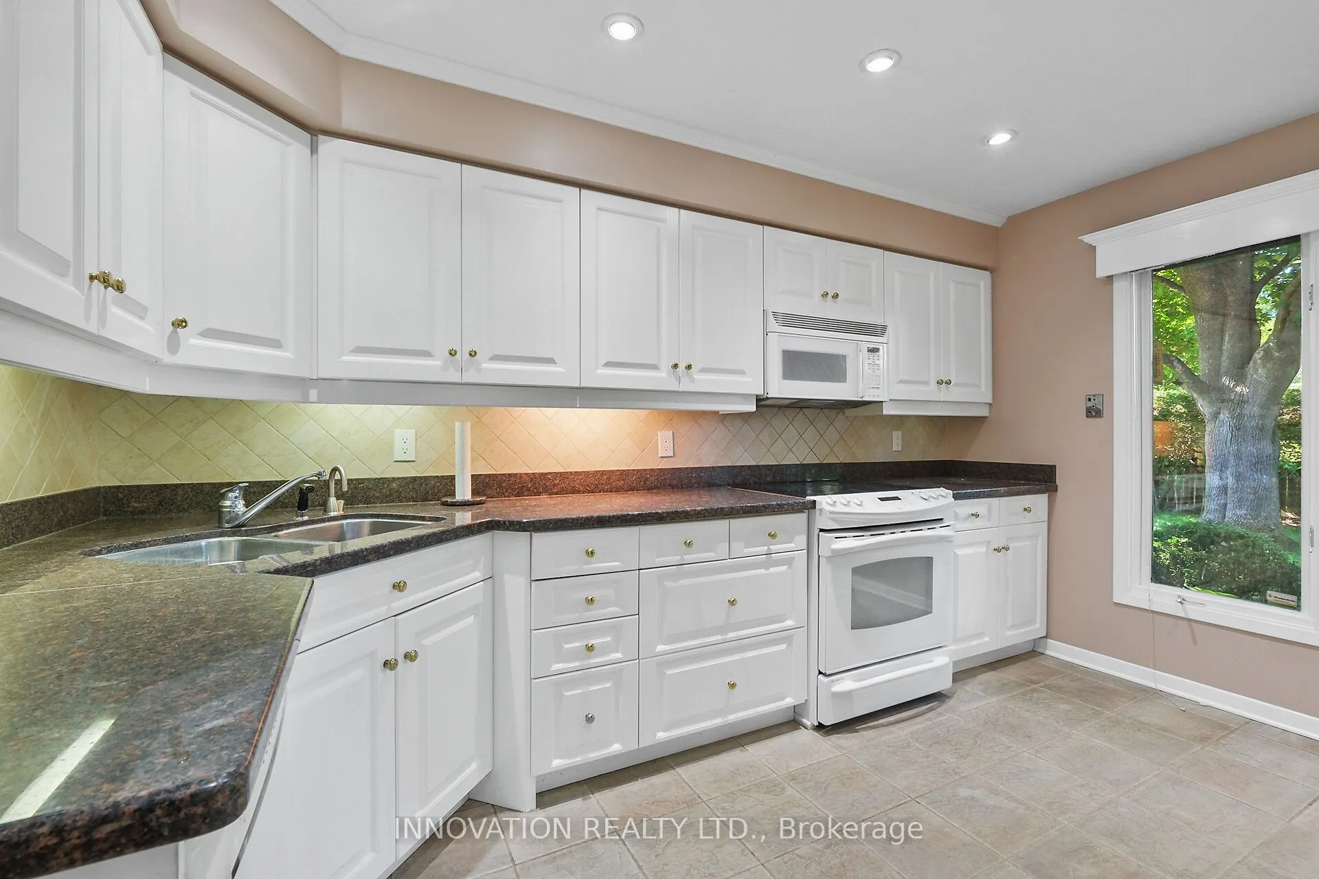 14 Chimo Drive