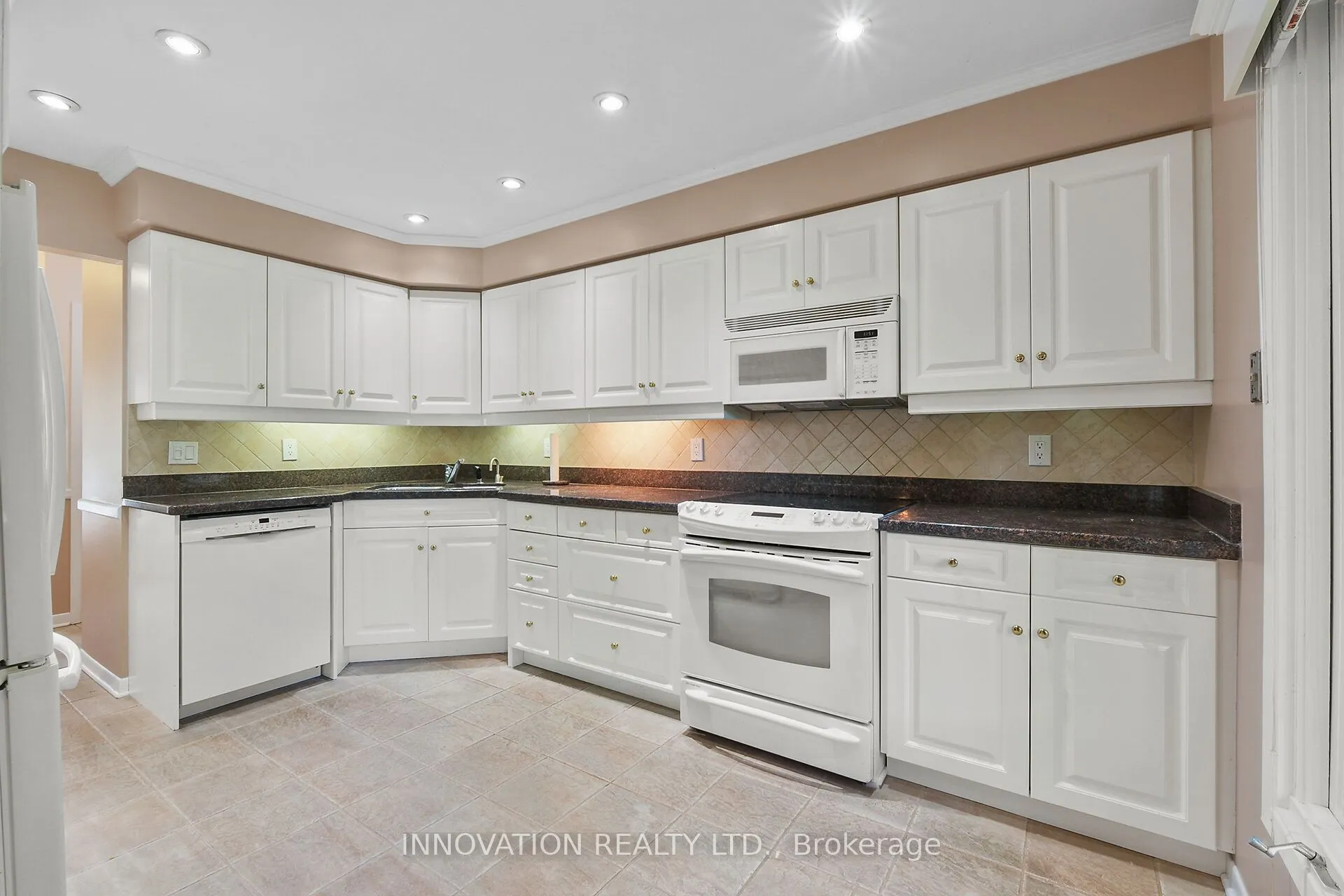 14 Chimo Drive