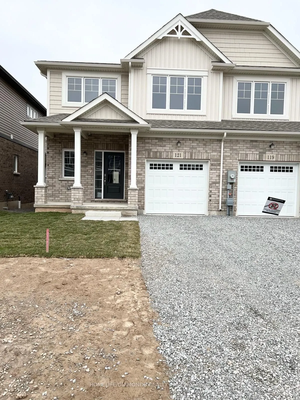 121 ALICIA Crescent