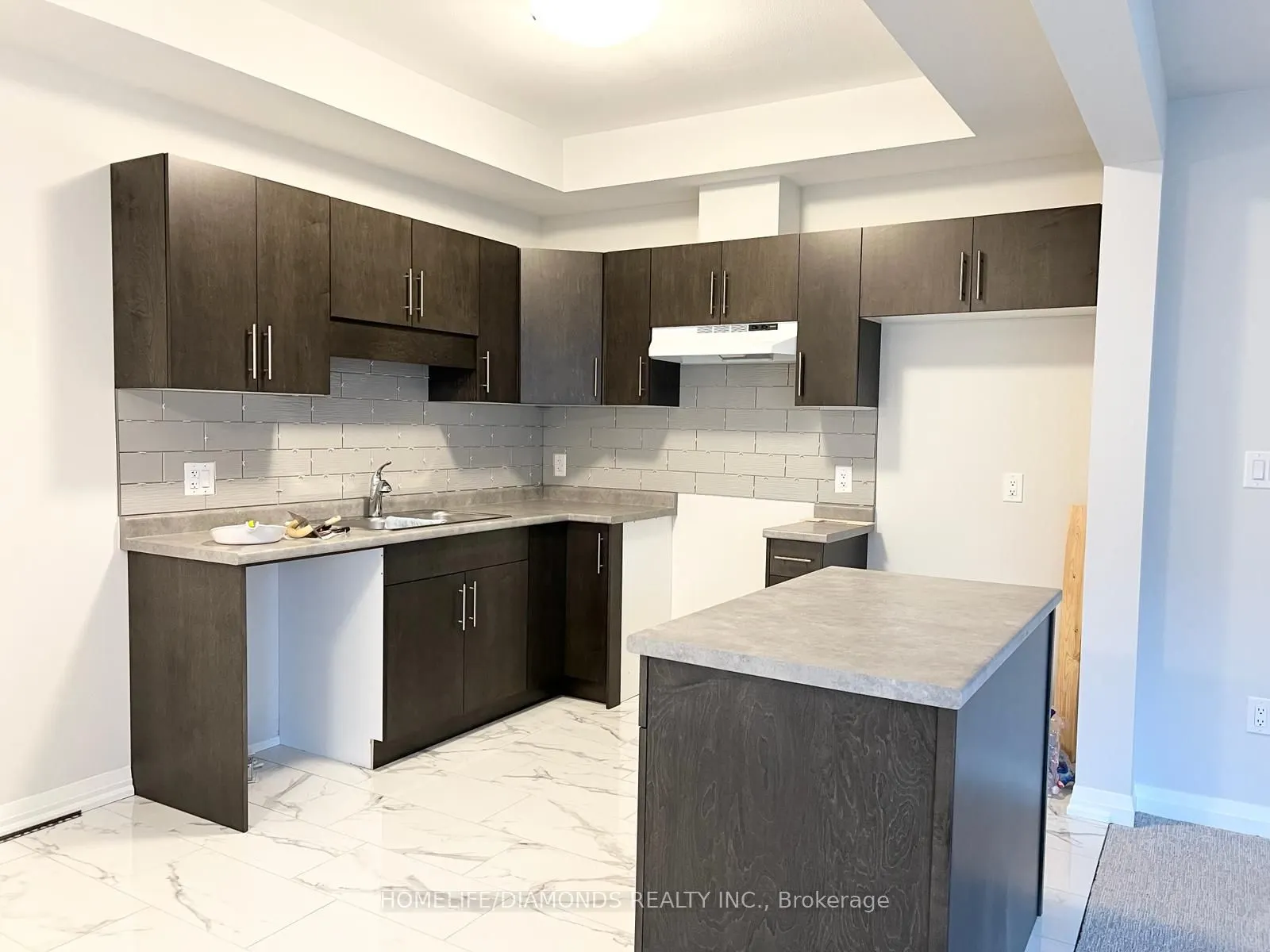121 ALICIA Crescent