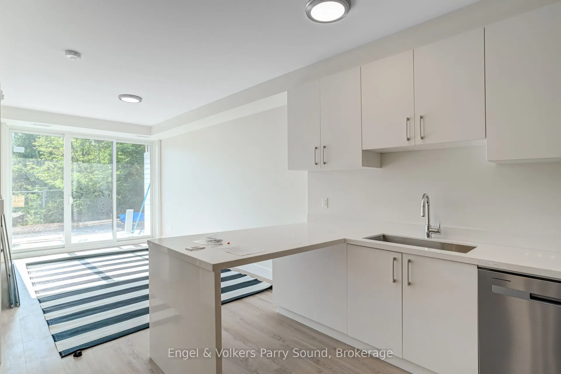 51 GEORGE Street, #305