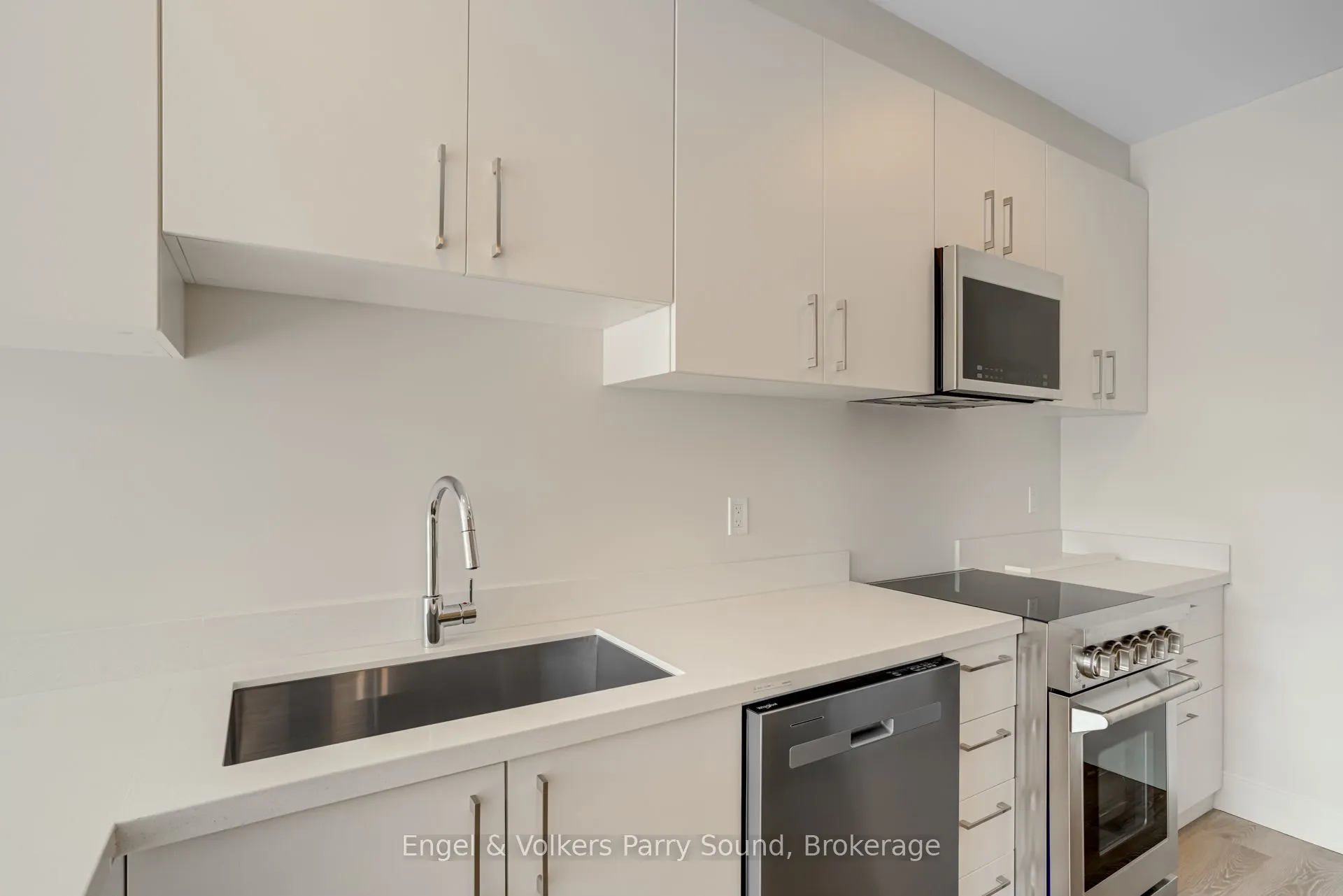 51 GEORGE Street, #305
