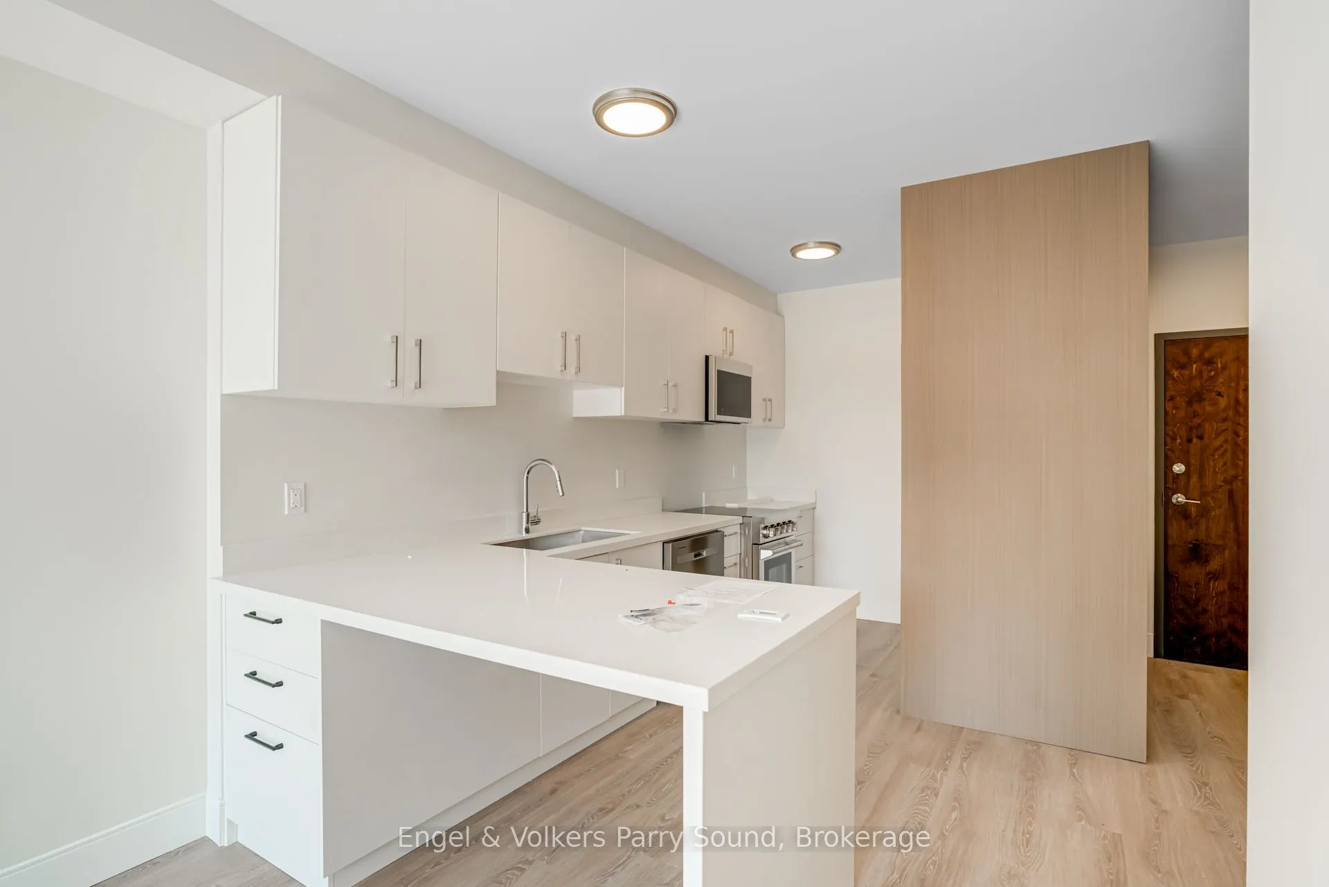 51 GEORGE Street, #305
