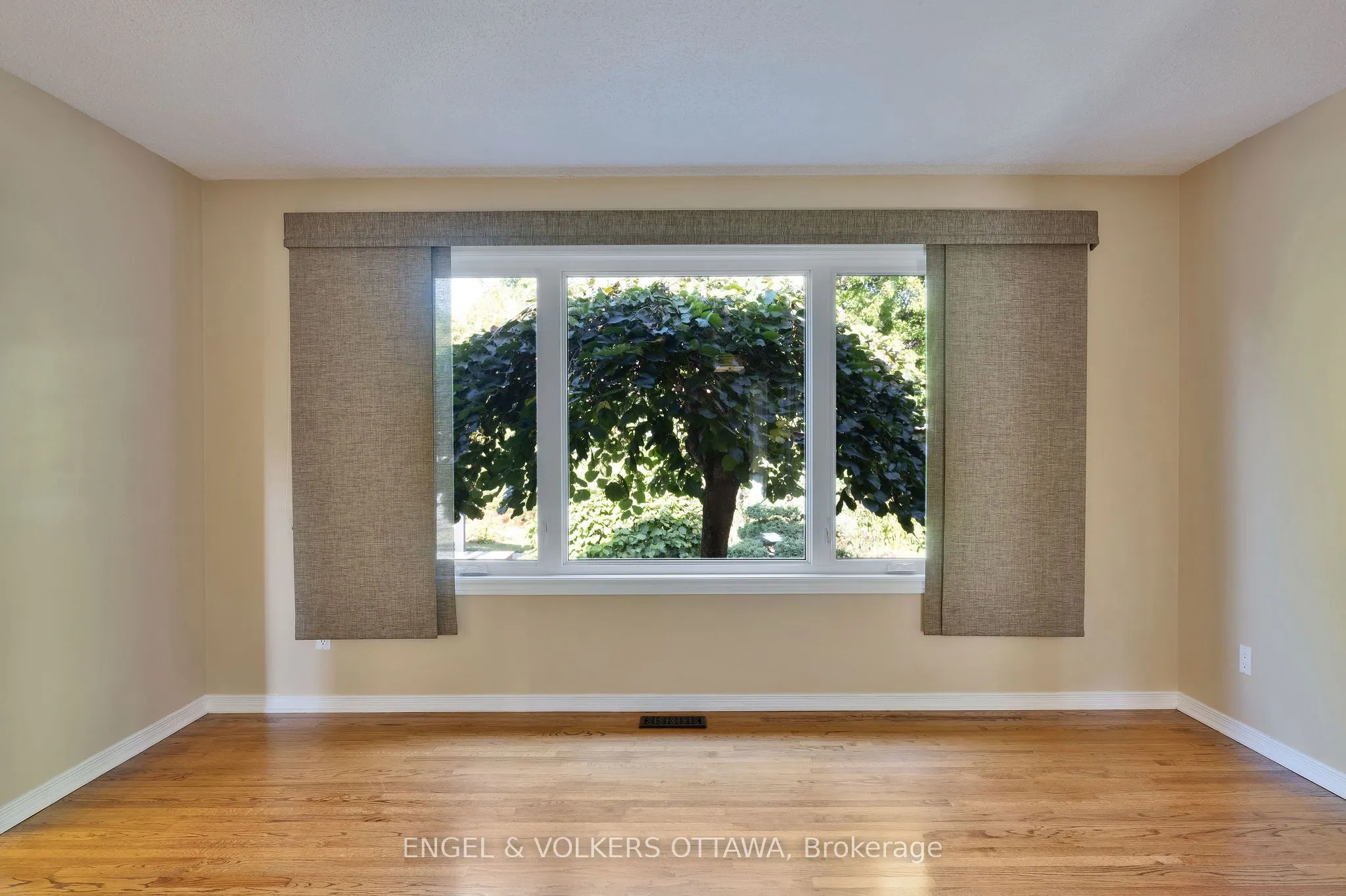 5233 Mclean Crescent