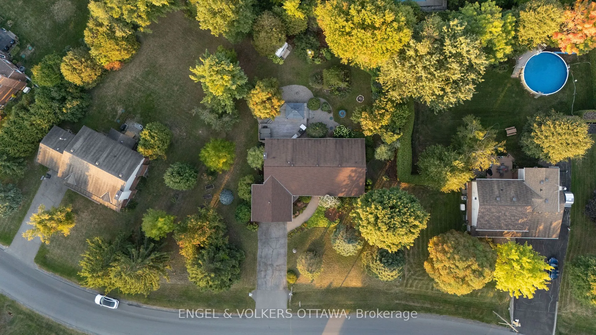 5233 Mclean Crescent