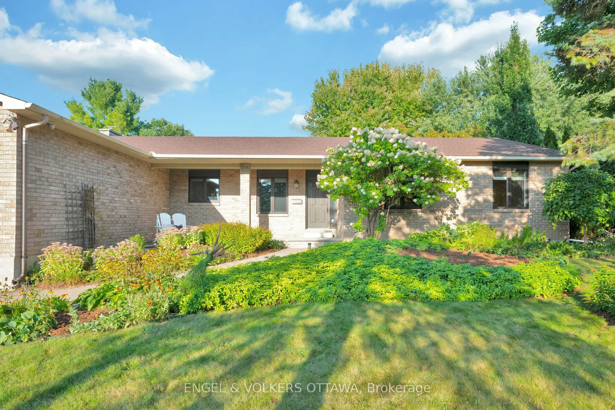 5233 Mclean Crescent